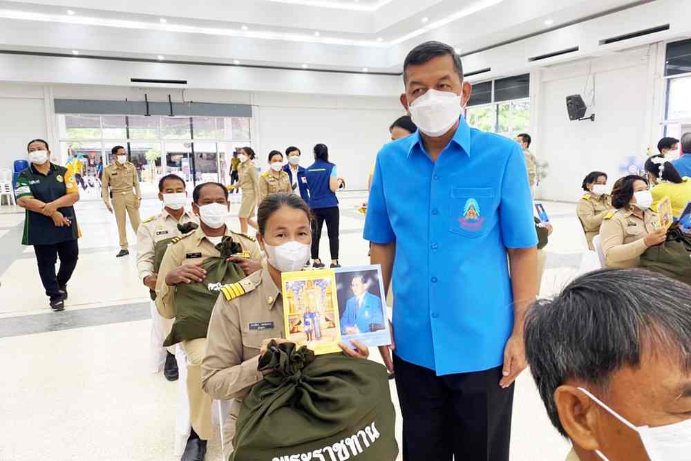 พช.ร่วมมอบสิ่งของพระราชทานของมูลนิธิราชประชานุเคราะห์และมอบทุนของกองทุนพัฒนาเด็กชนบทในพระราชูปถัมป์ฯ ในพื้นที่ อ.ขาณุวรลักษบุรี อ.บึงสามัคคี