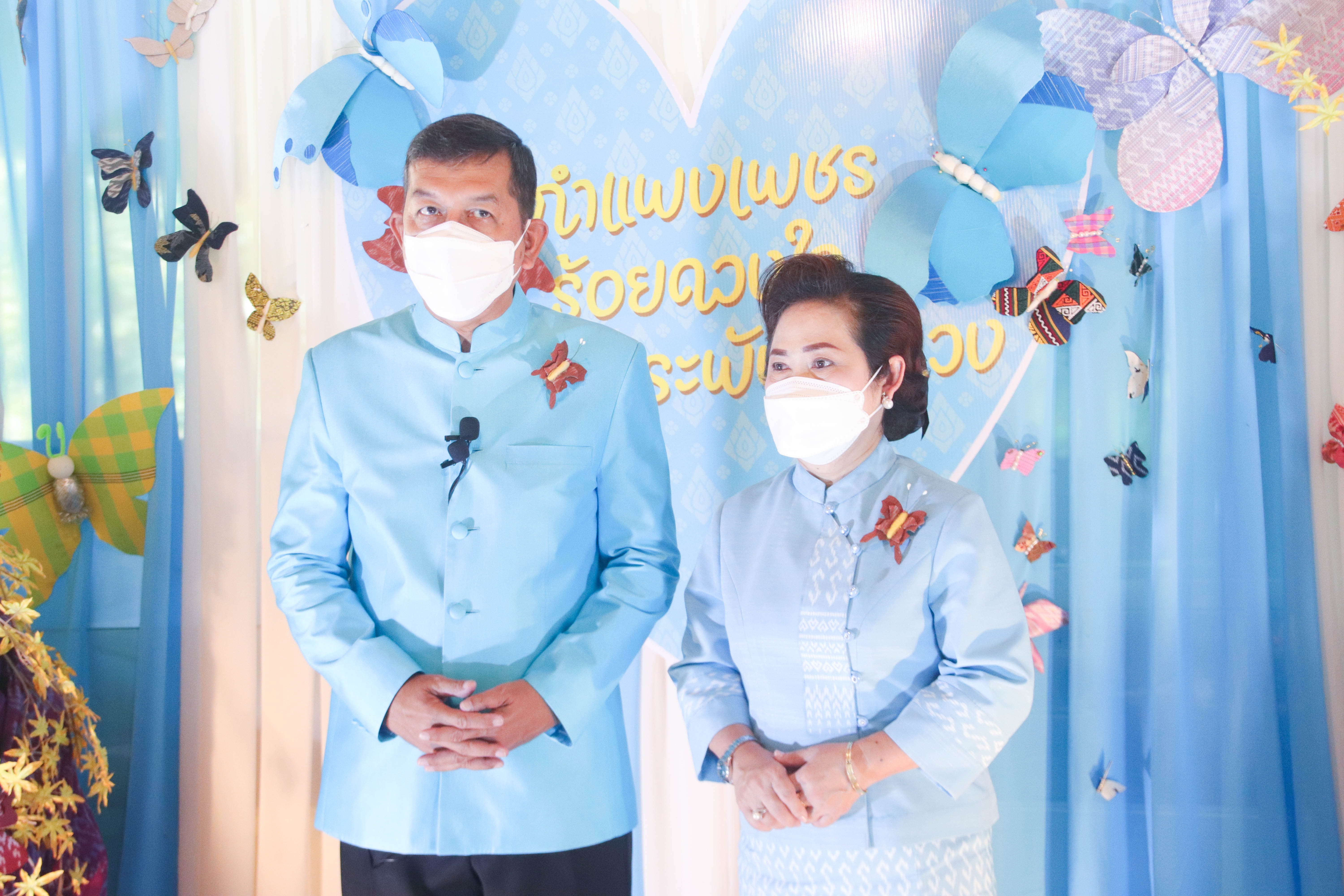 พี่น้องประชาชนชาวกำแพงเพชร ร่วมใจ ประดิษฐ์ “ผีเสื้อแห่งความจงรักภักดี” จากผ้าอัตลักษณ์ท้องถิ่น เพื่อเฉลิมพระเกียรติสมเด็จพระบรมราชชนนีพันปีหลวงฯ