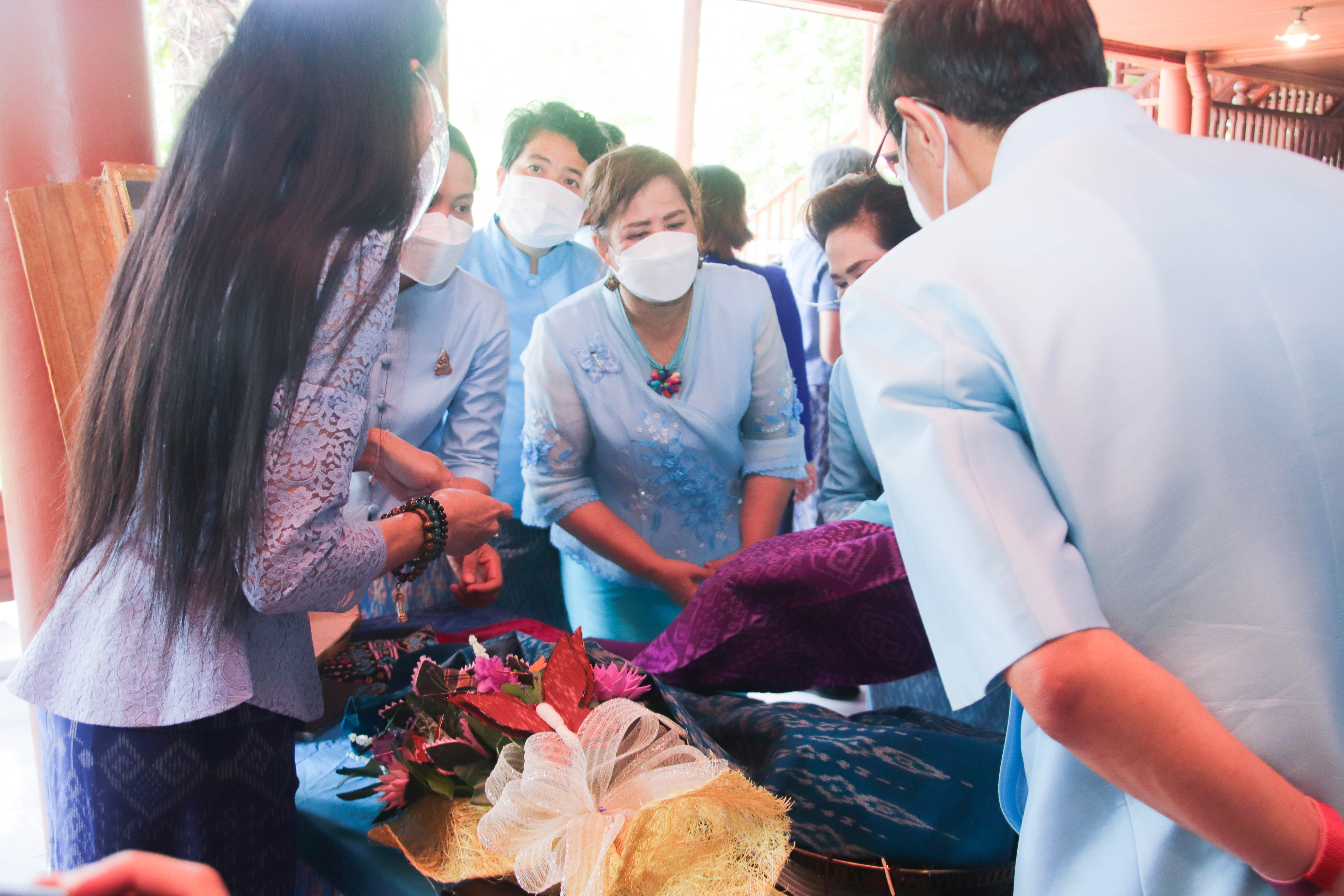 พี่น้องประชาชนชาวกำแพงเพชร ร่วมใจ ประดิษฐ์ “ผีเสื้อแห่งความจงรักภักดี” จากผ้าอัตลักษณ์ท้องถิ่น เพื่อเฉลิมพระเกียรติสมเด็จพระบรมราชชนนีพันปีหลวงฯ