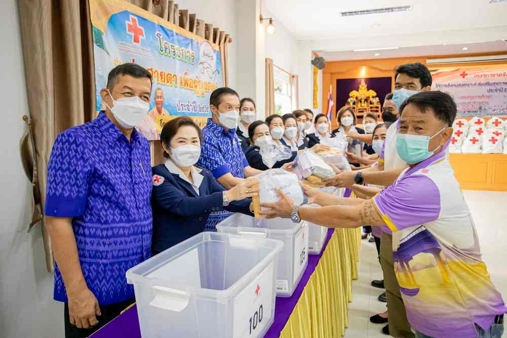 พช.ร่วมมอบสิ่งของพระราชทานของมูลนิธิราชประชานุเคราะห์และมอบทุนของกองทุนพัฒนาเด็กชนบทในพระราชูปถัมป์ฯ ในพื้นที่ อ.ขาณุวรลักษบุรี อ.บึงสามัคคี