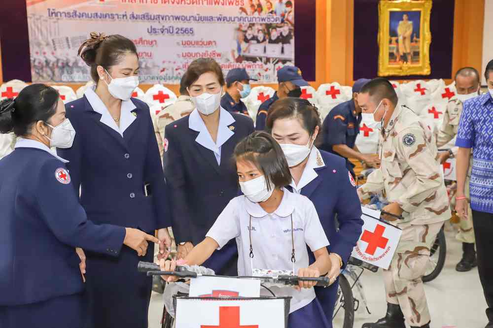 พช.ร่วมมอบสิ่งของพระราชทานของมูลนิธิราชประชานุเคราะห์และมอบทุนของกองทุนพัฒนาเด็กชนบทในพระราชูปถัมป์ฯ ในพื้นที่ อ.ขาณุวรลักษบุรี อ.บึงสามัคคี