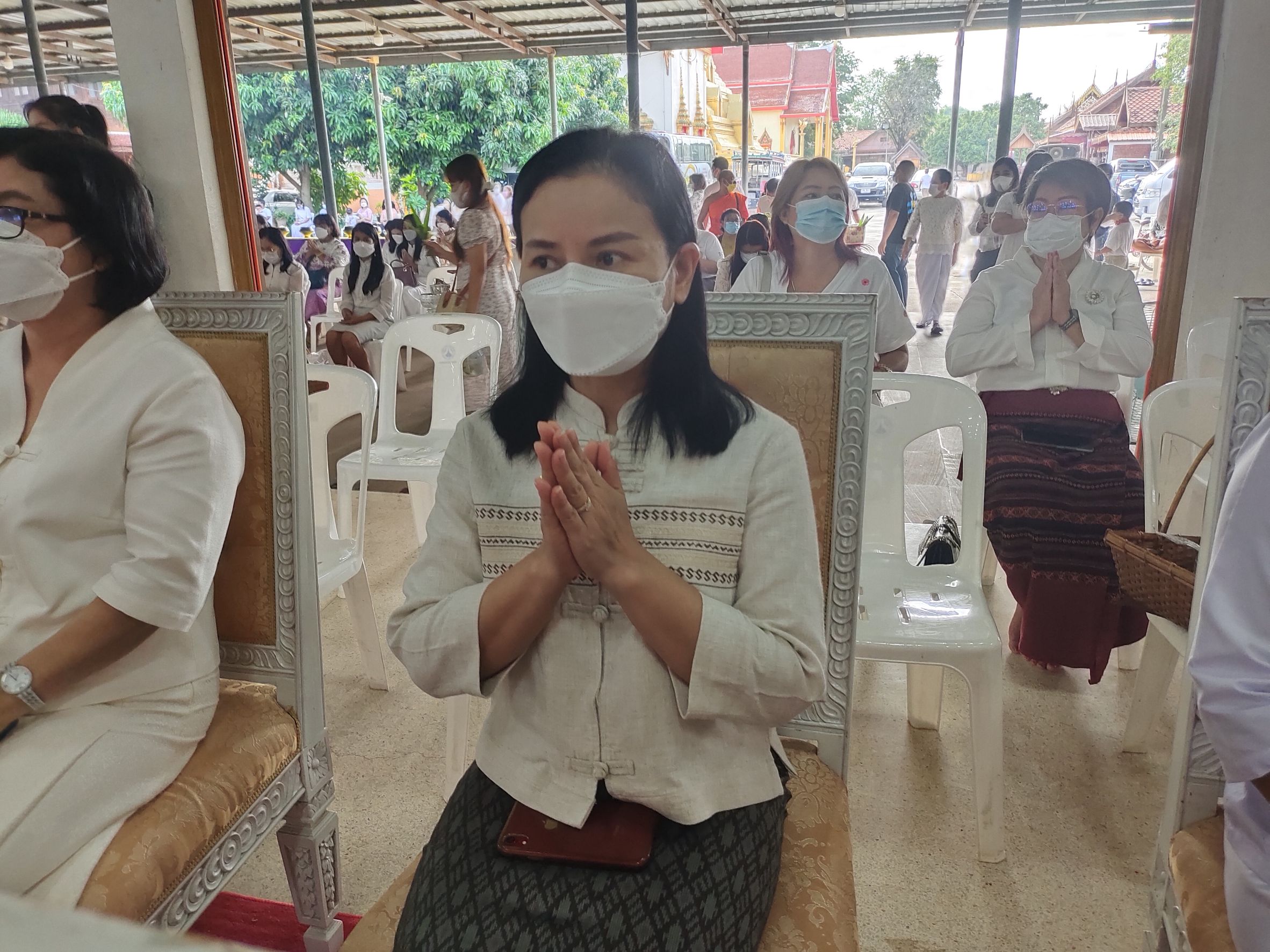 พช.กำแพงเพชร ร่วมทำบุญตักบาตร เนื่องในวันวิสาขบูชา และร่วมทำบุญถวายสลากภัตร เพื่อสืบสานขนบธรรมเนียมประเพณี และส่งเสริมให้ประชาชนร่วมกิจกรรมเผยแผ่พระพุทธศาสนา ถวายเป็นพุทธบูชา