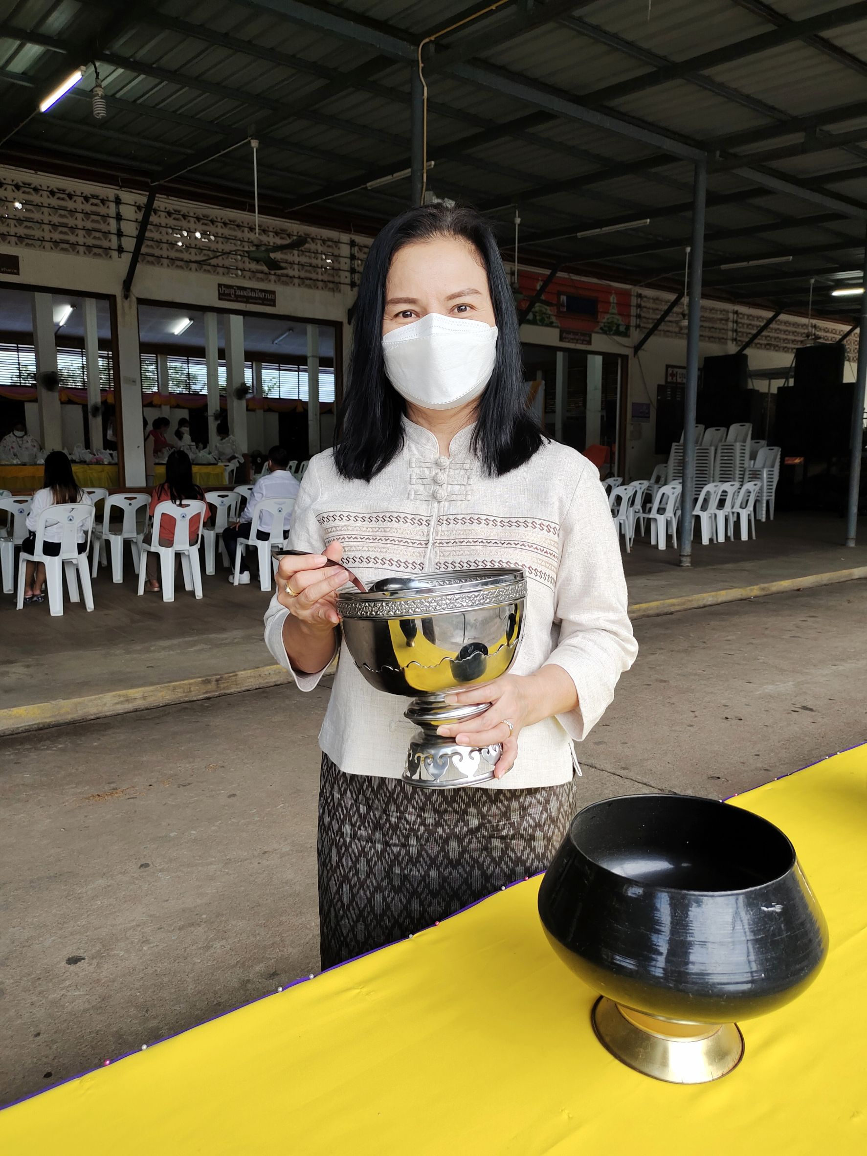 พช.กำแพงเพชร ร่วมทำบุญตักบาตร เนื่องในวันวิสาขบูชา และร่วมทำบุญถวายสลากภัตร เพื่อสืบสานขนบธรรมเนียมประเพณี และส่งเสริมให้ประชาชนร่วมกิจกรรมเผยแผ่พระพุทธศาสนา ถวายเป็นพุทธบูชา