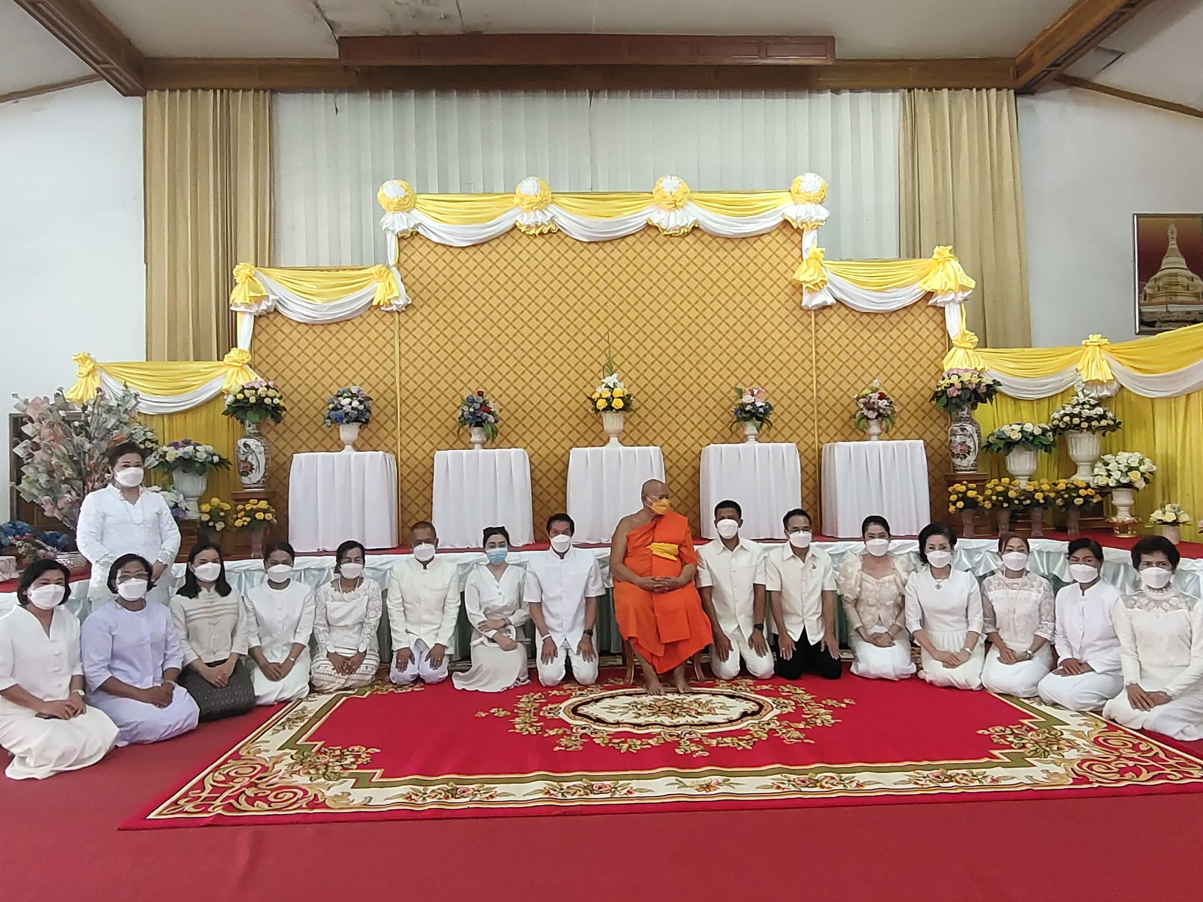 พช.กำแพงเพชร ร่วมทำบุญตักบาตร เนื่องในวันวิสาขบูชา และร่วมทำบุญถวายสลากภัตร เพื่อสืบสานขนบธรรมเนียมประเพณี และส่งเสริมให้ประชาชนร่วมกิจกรรมเผยแผ่พระพุทธศาสนา ถวายเป็นพุทธบูชา