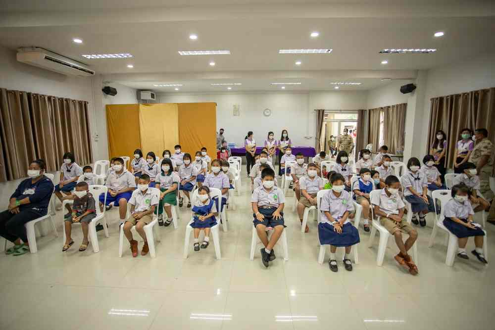 พช.ร่วมมอบสิ่งของพระราชทานของมูลนิธิราชประชานุเคราะห์และมอบทุนของกองทุนพัฒนาเด็กชนบทในพระราชูปถัมป์ฯ ในพื้นที่ อ.ขาณุวรลักษบุรี อ.บึงสามัคคี