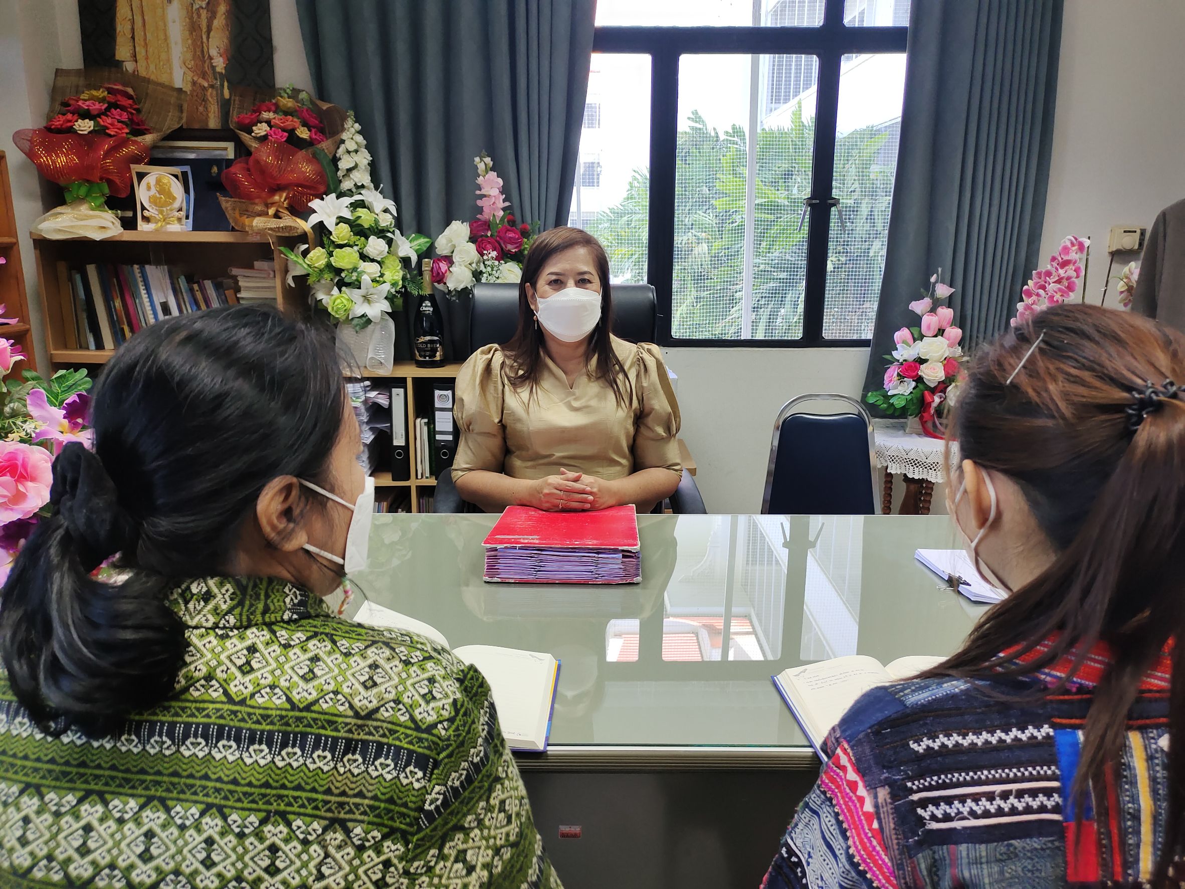 สำนักพัฒนาทุนและองค์กรการเงินชุมชน เข้าพบ พัฒนาการจังหวัดกำแพงเพชร เพื่อขอคำแนะนำการติดตามศูนย์สาธิตการตลาดและกองทุนเกื้อหนุนอาชีพ