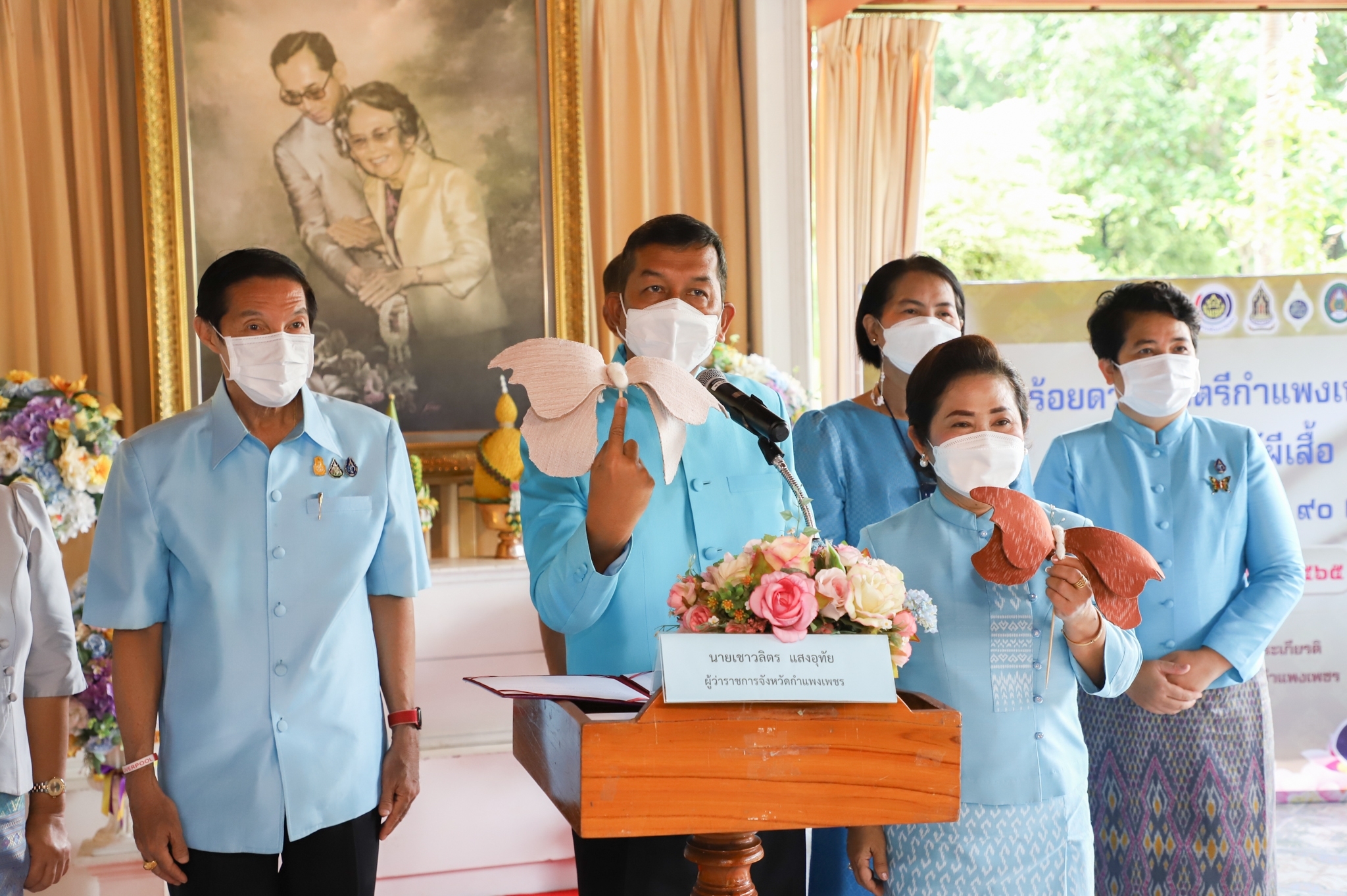 พี่น้องประชาชนชาวกำแพงเพชร ร่วมใจ ประดิษฐ์ “ผีเสื้อแห่งความจงรักภักดี” จากผ้าอัตลักษณ์ท้องถิ่น เพื่อเฉลิมพระเกียรติสมเด็จพระบรมราชชนนีพันปีหลวงฯ