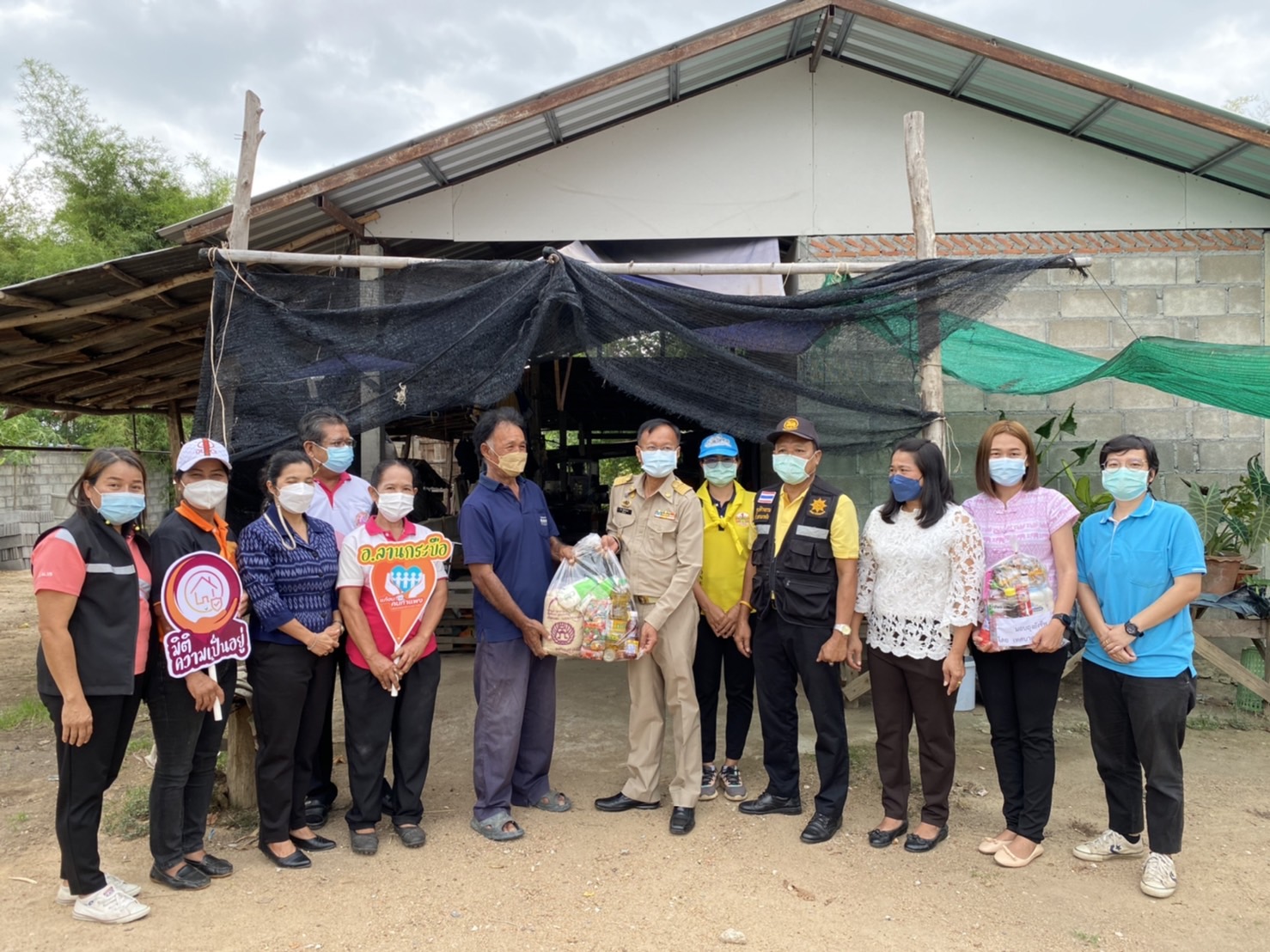 สามัคคี รวมพลัง ปฏิบัติการ “เคาะประตูแก้จน คนกำแพงฯ”