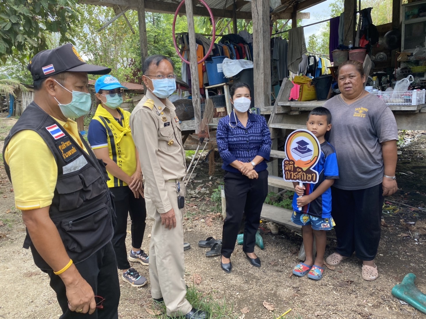 สามัคคี รวมพลัง ปฏิบัติการ “เคาะประตูแก้จน คนกำแพงฯ”