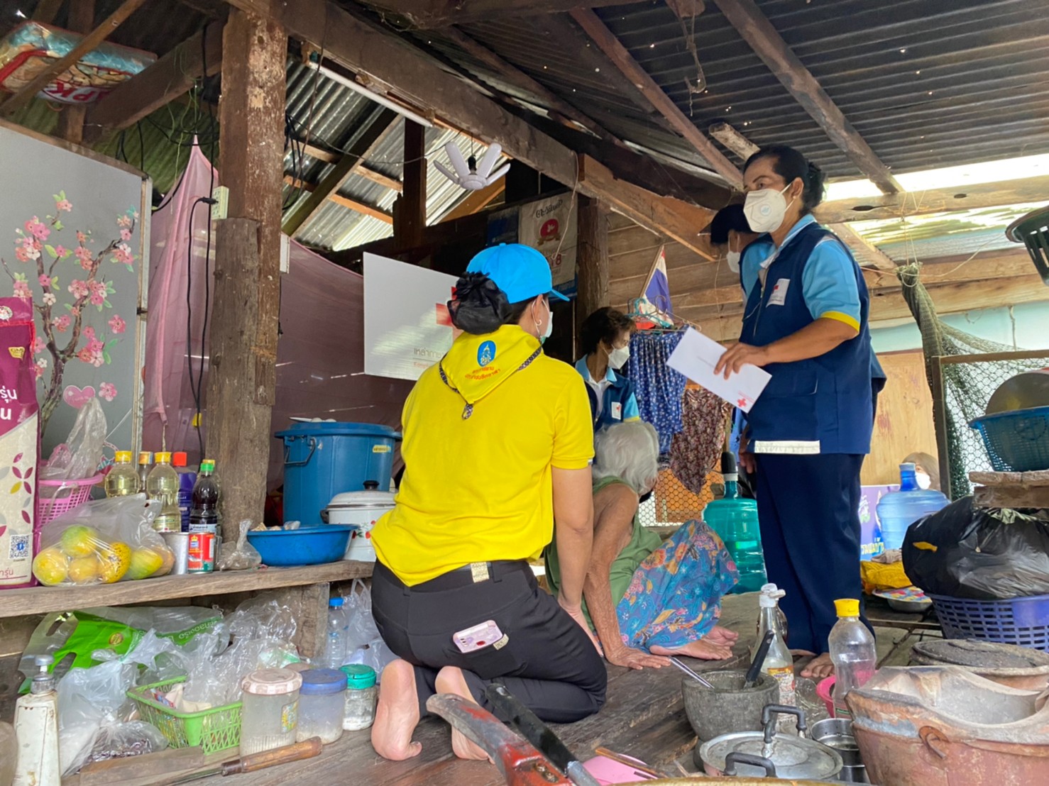 พช.กำแพงเพชร ร่วมโครงการกาชาดกำแพงเพชรเยี่ยมเยืยนให้ความสงเคราะห์ผู้ป่วยติดเตียง ผู้พิการ และผู้ยากไร้ ประจำปี 2565