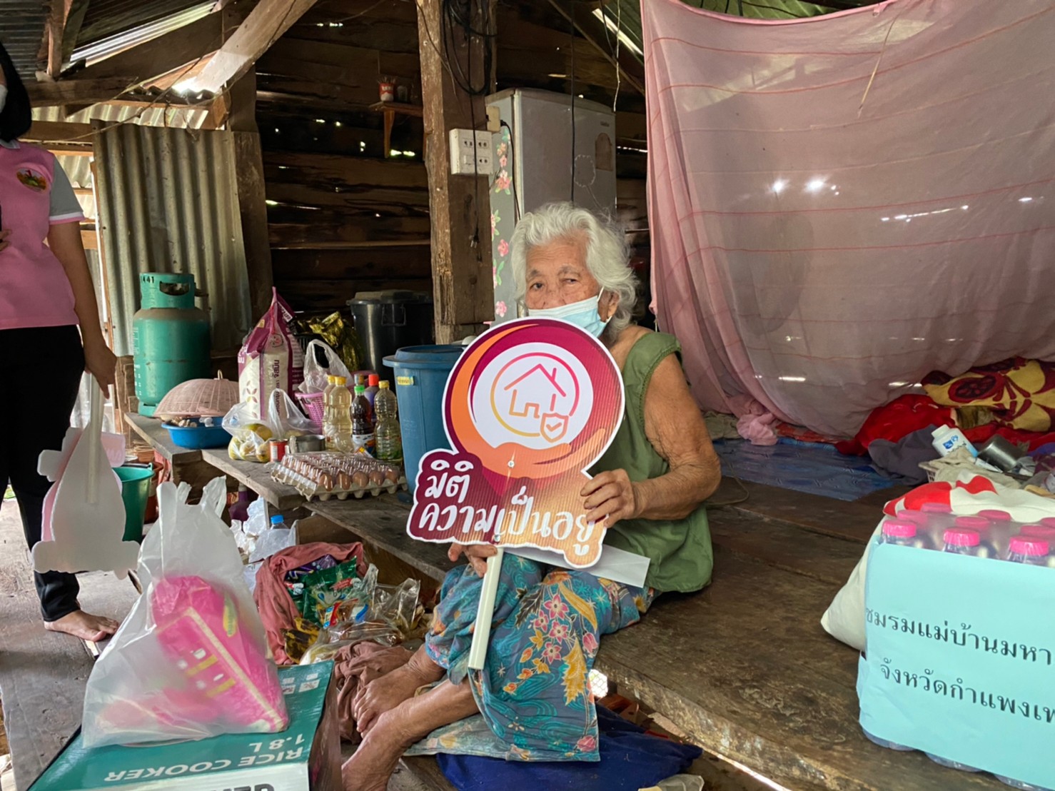 พช.กำแพงเพชร ร่วมโครงการกาชาดกำแพงเพชรเยี่ยมเยืยนให้ความสงเคราะห์ผู้ป่วยติดเตียง ผู้พิการ และผู้ยากไร้ ประจำปี 2565