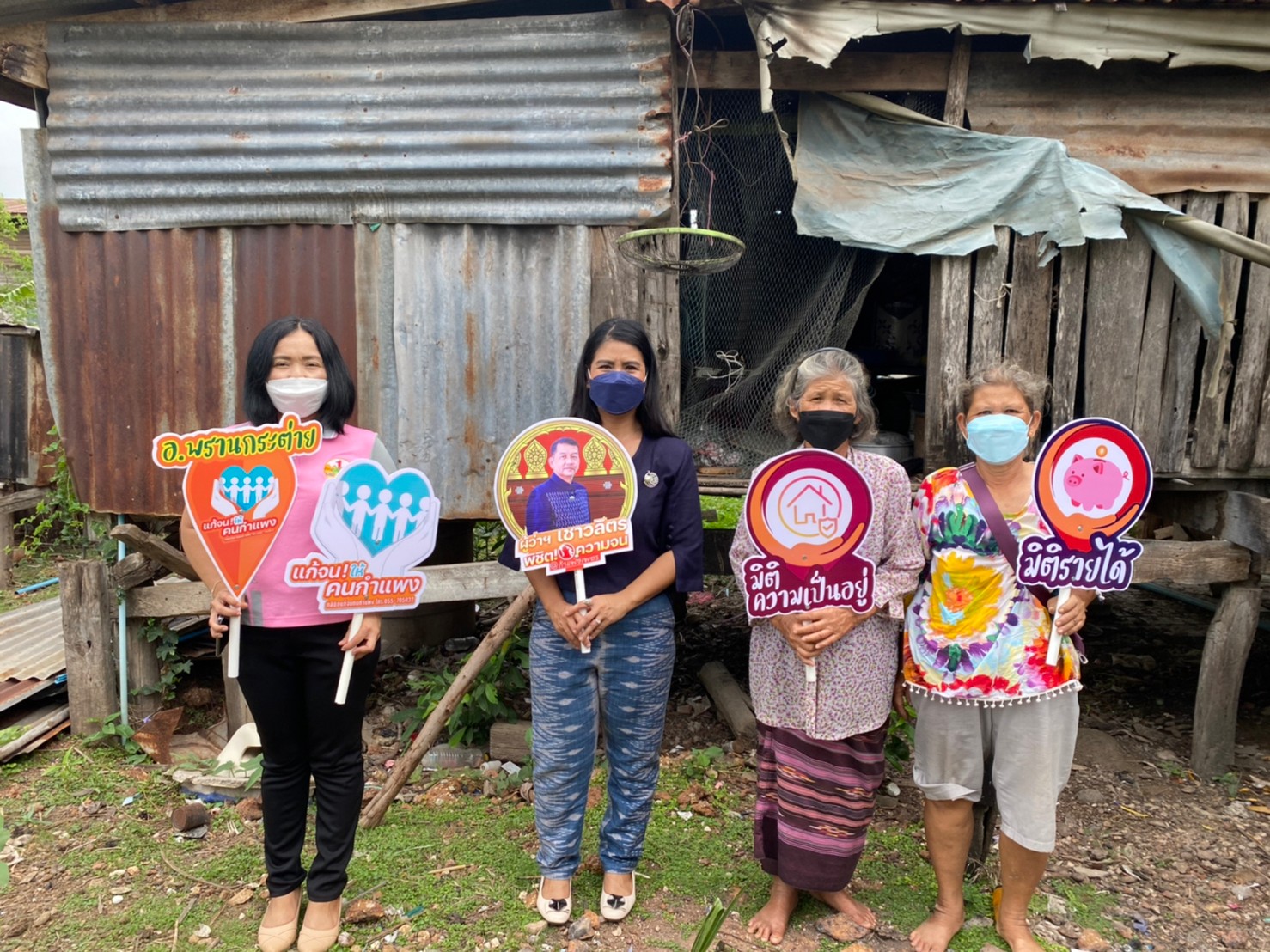 พช.กำแพงเพชร ร่วมโครงการกาชาดกำแพงเพชรเยี่ยมเยืยนให้ความสงเคราะห์ผู้ป่วยติดเตียง ผู้พิการ และผู้ยากไร้ ประจำปี 2565