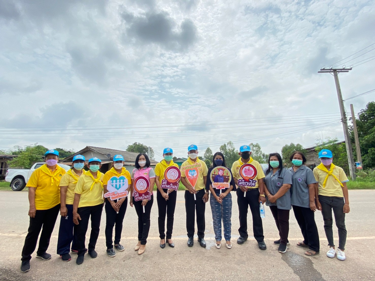 พช.กำแพงเพชร ร่วมโครงการกาชาดกำแพงเพชรเยี่ยมเยืยนให้ความสงเคราะห์ผู้ป่วยติดเตียง ผู้พิการ และผู้ยากไร้ ประจำปี 2565