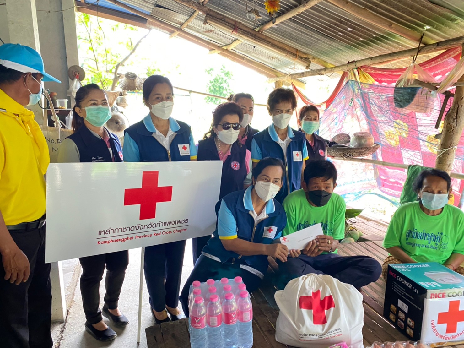 พช.กำแพงเพชร ร่วมโครงการกาชาดกำแพงเพชรเยี่ยมเยืยนให้ความสงเคราะห์ผู้ป่วยติดเตียง ผู้พิการ และผู้ยากไร้ ประจำปี 2565