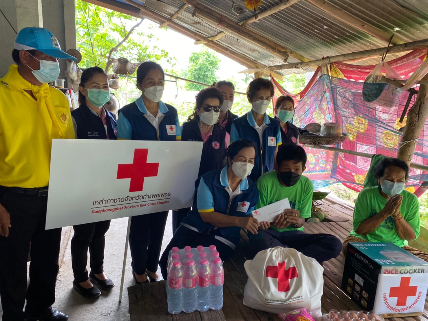 พช.กำแพงเพชร ร่วมโครงการกาชาดกำแพงเพชรเยี่ยมเยืยนให้ความสงเคราะห์ผู้ป่วยติดเตียง ผู้พิการ และผู้ยากไร้ ประจำปี 2565