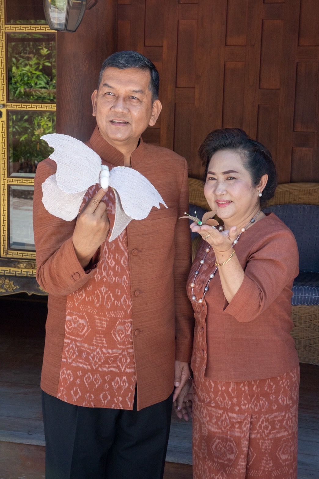 ผู้ว่าฯ-นายกเหล่ากาชาดกำแพงเพชร เชิญชวนหน่วยงานภาครัฐ ภาคเอกชน และประชาชน  ร่วมกันประดิษฐ์ผีเสื้อที่ทำจากผ้าไหม ผ้าฝ้าย ผ้าอัตลักษณ์ของจังหวัดกำแพงเพชร