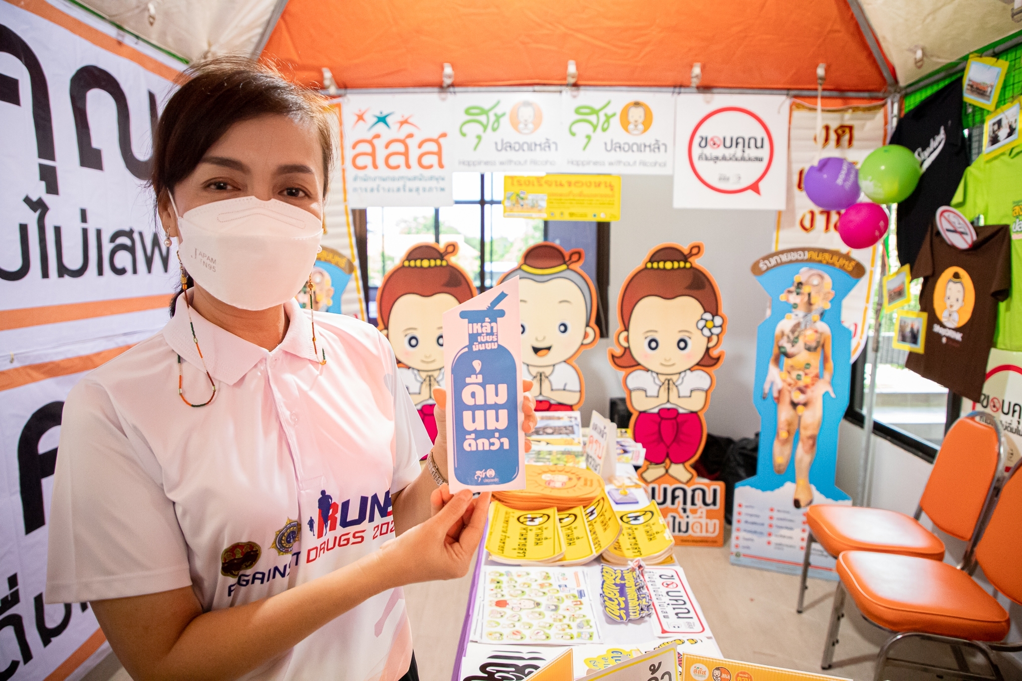 พัฒนาการจังหวัดกำแพงเชรและภาคีเครือข่าย รับมอบเกียรติบัตรประกาศเกียรติคุณ เนื่องในวันต่อต้านยาเสพติดโลก จังหวัดกำแพงเพชร ประจำปี 2565