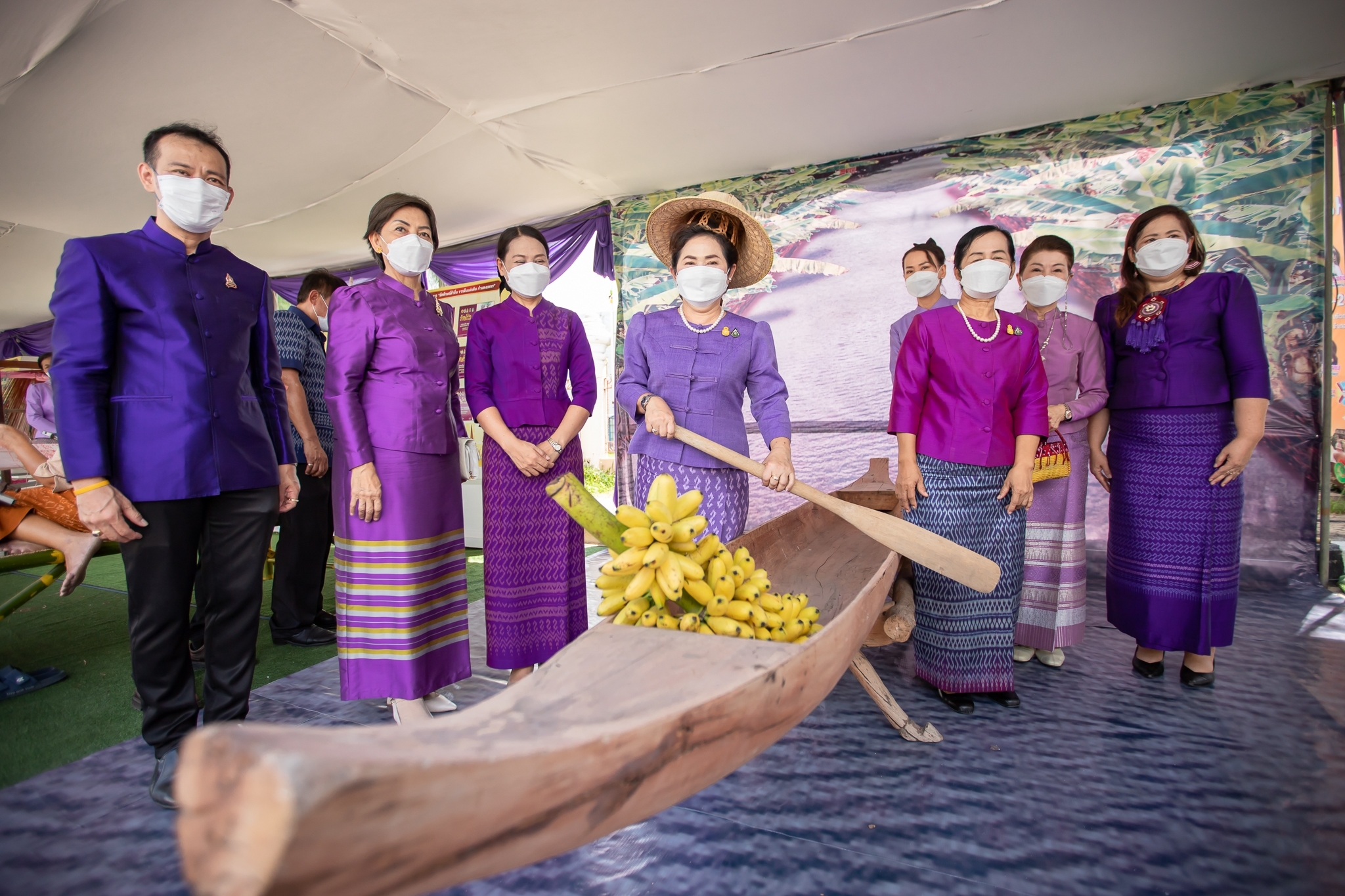 พช.กำแพงเพชร ร่วมพิธีเปิดงานแข่งขันเรือยาวประเพณีจังหวัดกำแพงเพชร ครั้งที่ 2