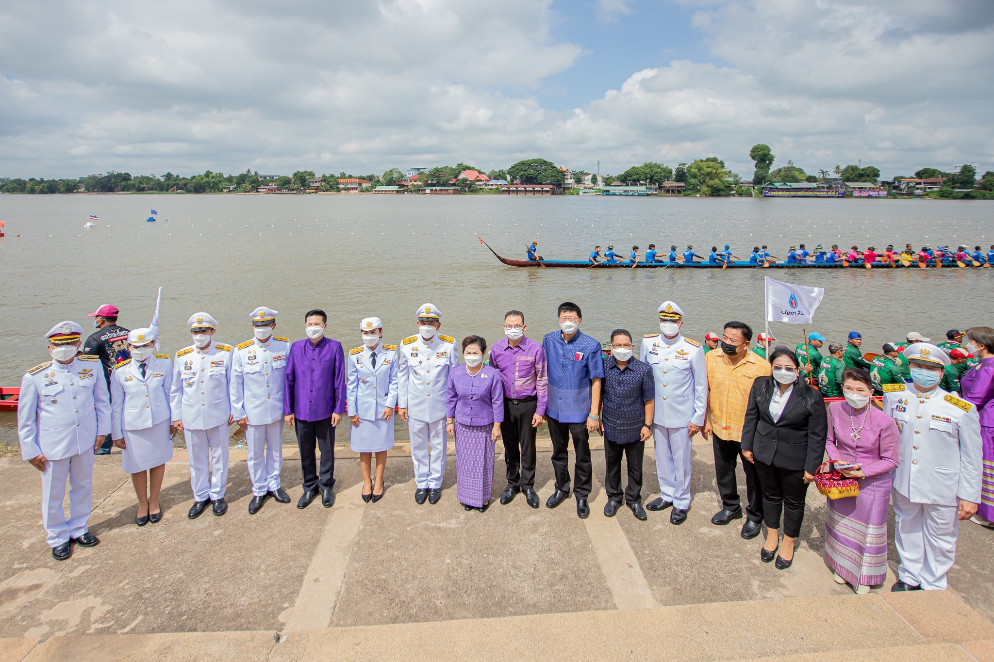 พช.กำแพงเพชร ร่วมพิธีเปิดงานแข่งขันเรือยาวประเพณีจังหวัดกำแพงเพชร ครั้งที่ 2