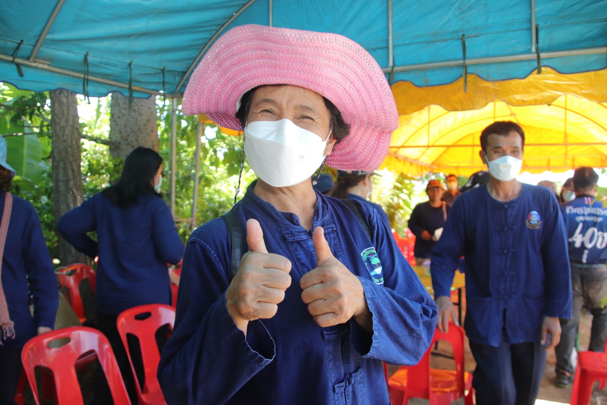 พช.กำแพงเพชร แบกจอบเสียม หิ้วปิ่นโตเอามื้อสามัคคี โคก หนอง นา โมเดล “สานสัมพันธ์น้องพี่เพื่อสาธารณประโยชน์”