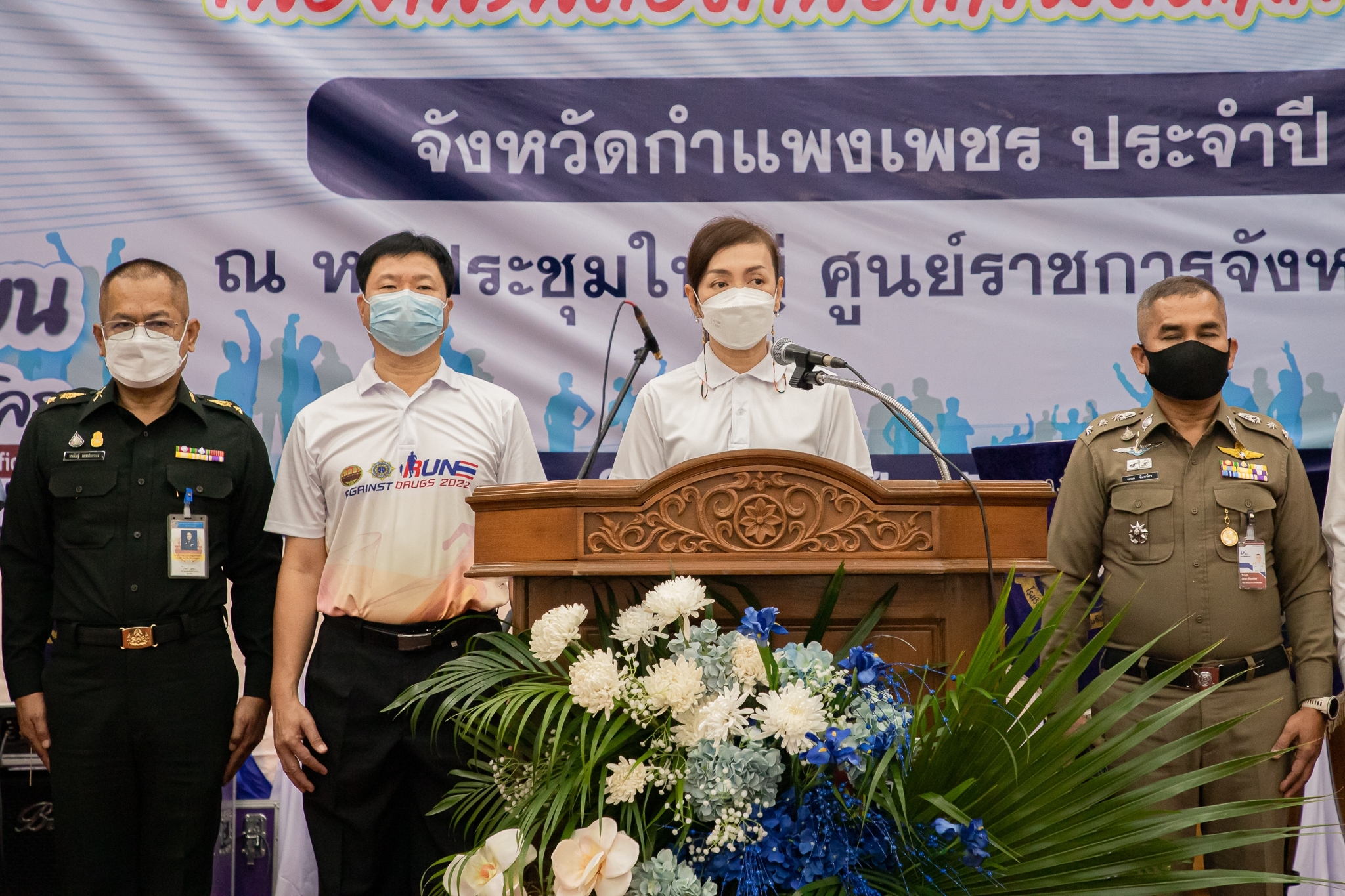 พัฒนาการจังหวัดกำแพงเชรและภาคีเครือข่าย รับมอบเกียรติบัตรประกาศเกียรติคุณ เนื่องในวันต่อต้านยาเสพติดโลก จังหวัดกำแพงเพชร ประจำปี 2565