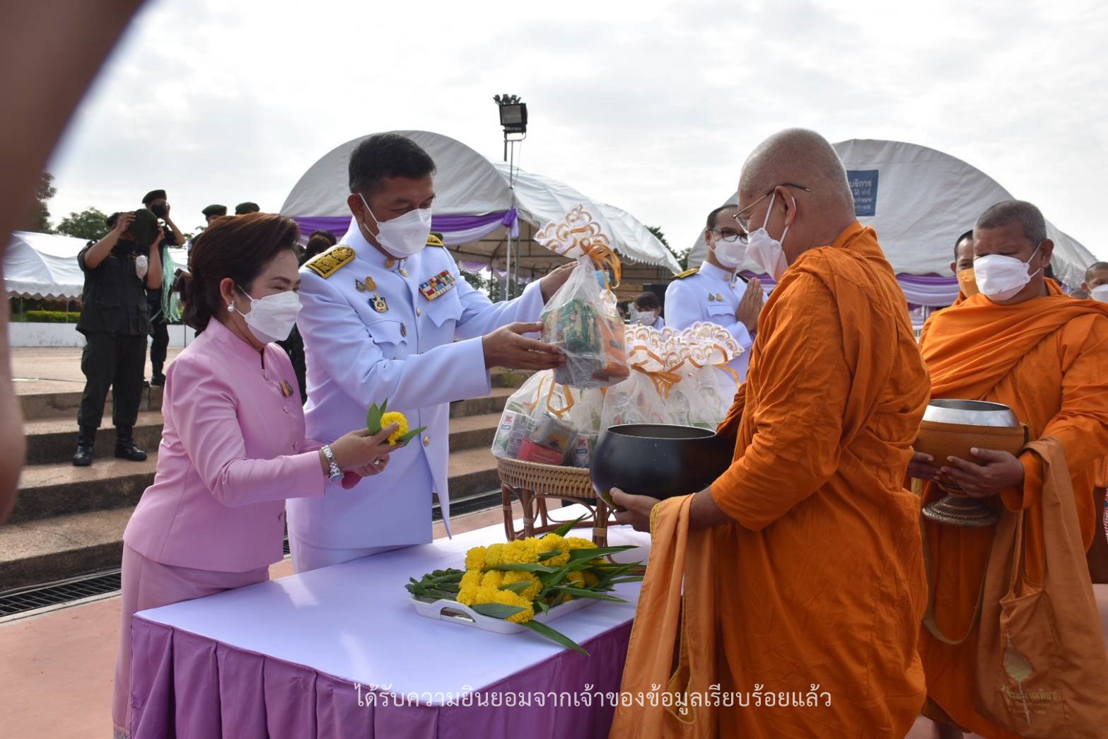 พช.กำแพงเพชร ร่วมพิธีทำบุญตักบาตรถวายพระราชกุศล เนื่องในโอกาสวันเฉลิมพระชนมพรรษา 3 มิถุนายน 2565