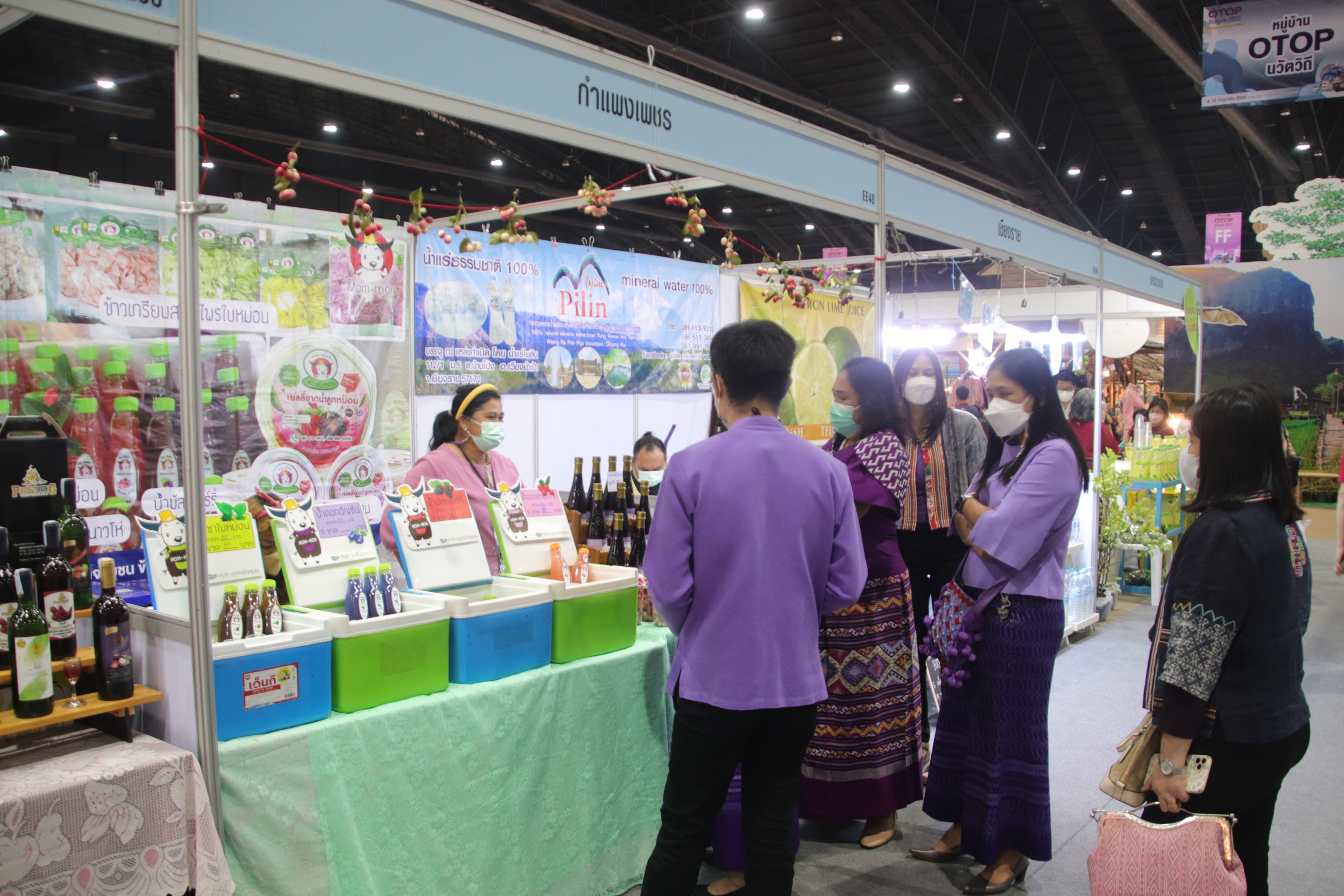 พ่อเมืองนครชากังราวร่วมพิธีเปิดงาน OTOP Midyear 2022 “สุขช้อป สุขใจ สุขทั่วไทยรวมไว้ในที่เดียว” นำทีมเยี่ยมให้กำลังใจและอุดหนุนผู้ประกอบการจังหวัดกำแพงเพชร