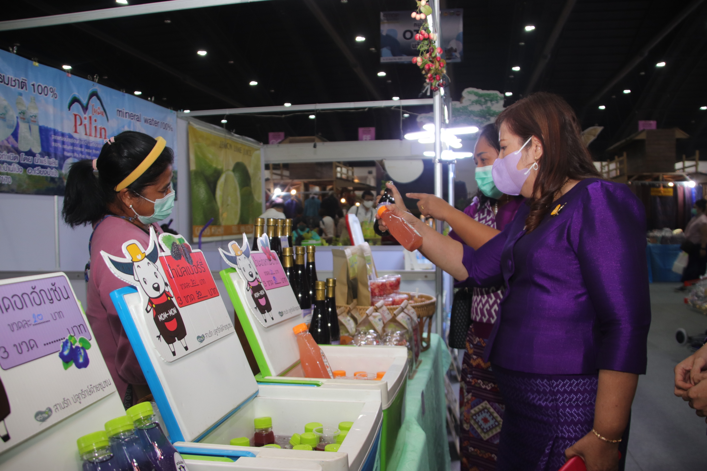 พ่อเมืองนครชากังราวร่วมพิธีเปิดงาน OTOP Midyear 2022 “สุขช้อป สุขใจ สุขทั่วไทยรวมไว้ในที่เดียว” นำทีมเยี่ยมให้กำลังใจและอุดหนุนผู้ประกอบการจังหวัดกำแพงเพชร