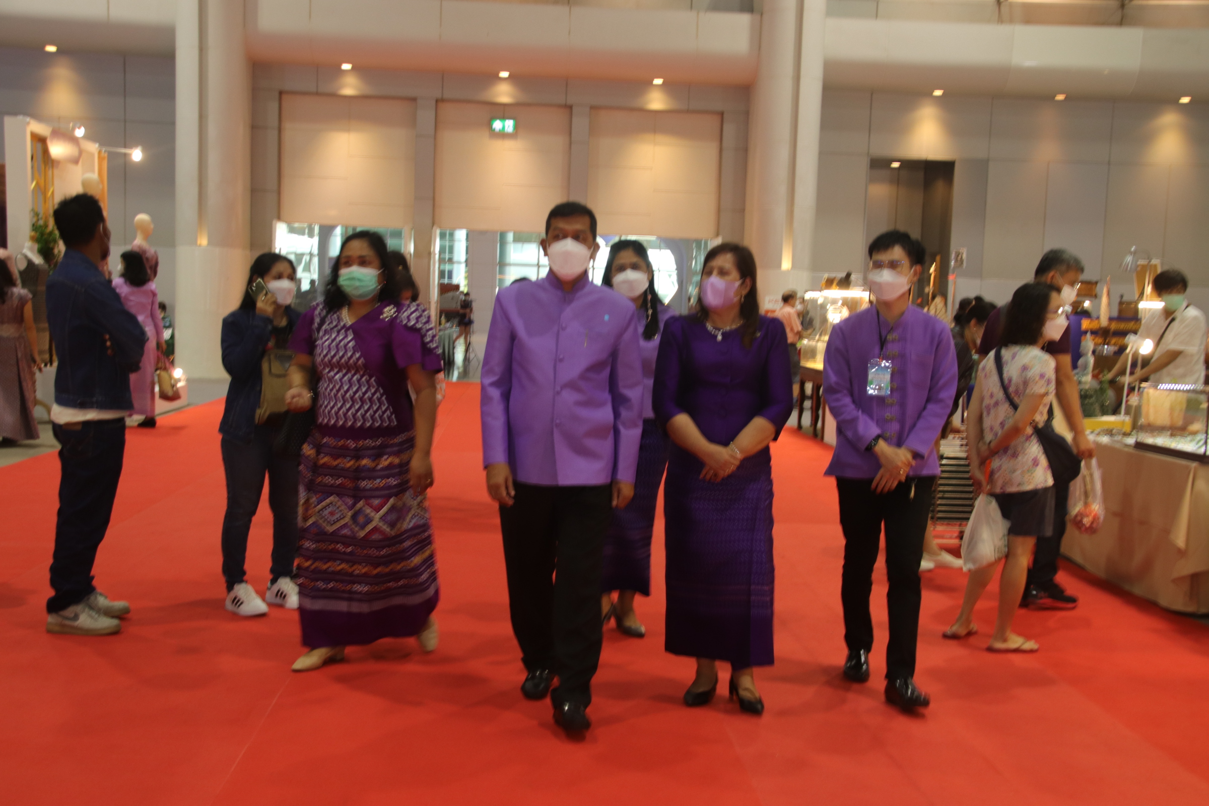 พ่อเมืองนครชากังราวร่วมพิธีเปิดงาน OTOP Midyear 2022 “สุขช้อป สุขใจ สุขทั่วไทยรวมไว้ในที่เดียว” นำทีมเยี่ยมให้กำลังใจและอุดหนุนผู้ประกอบการจังหวัดกำแพงเพชร