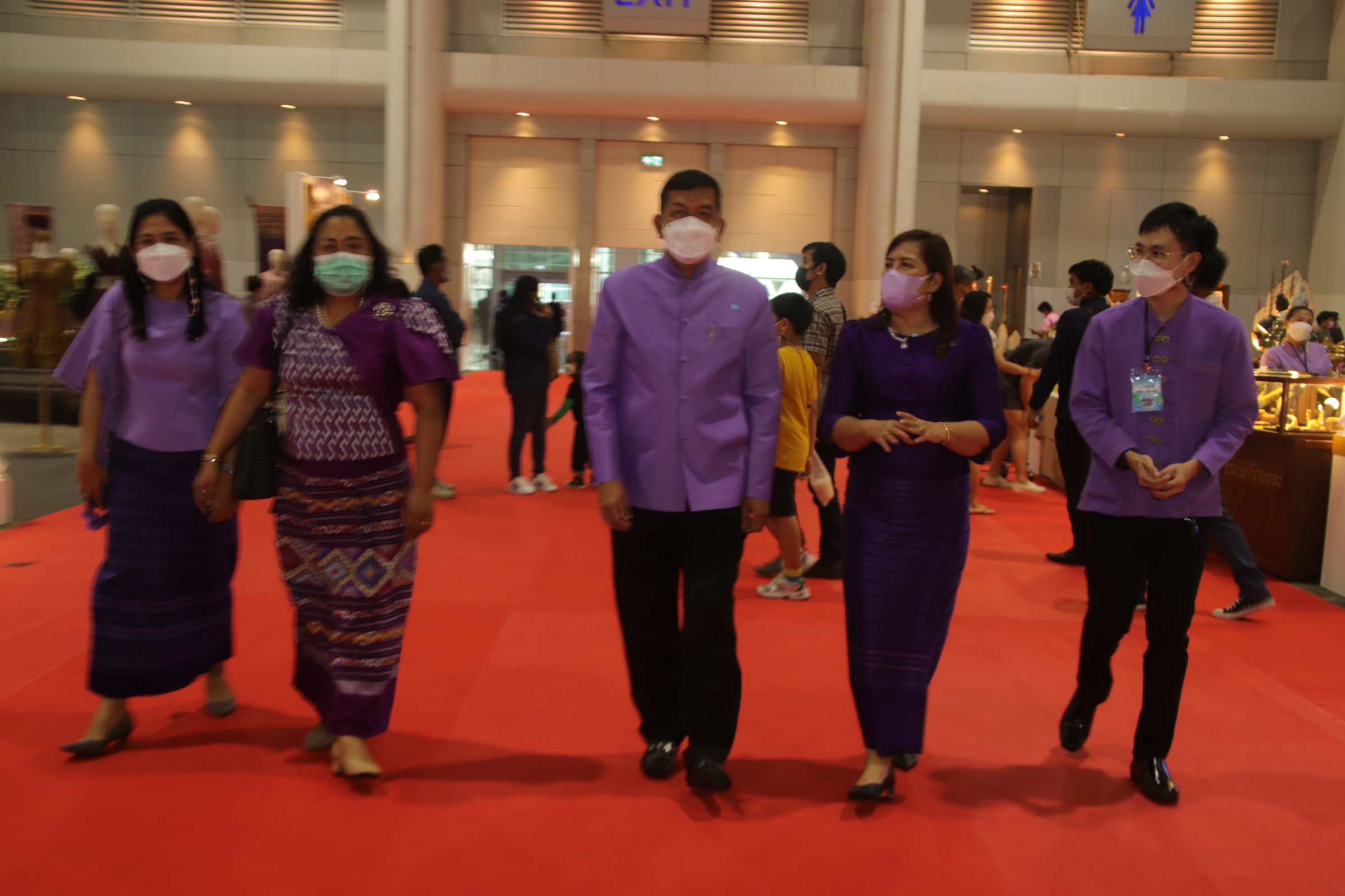พ่อเมืองนครชากังราวร่วมพิธีเปิดงาน OTOP Midyear 2022 “สุขช้อป สุขใจ สุขทั่วไทยรวมไว้ในที่เดียว” นำทีมเยี่ยมให้กำลังใจและอุดหนุนผู้ประกอบการจังหวัดกำแพงเพชร