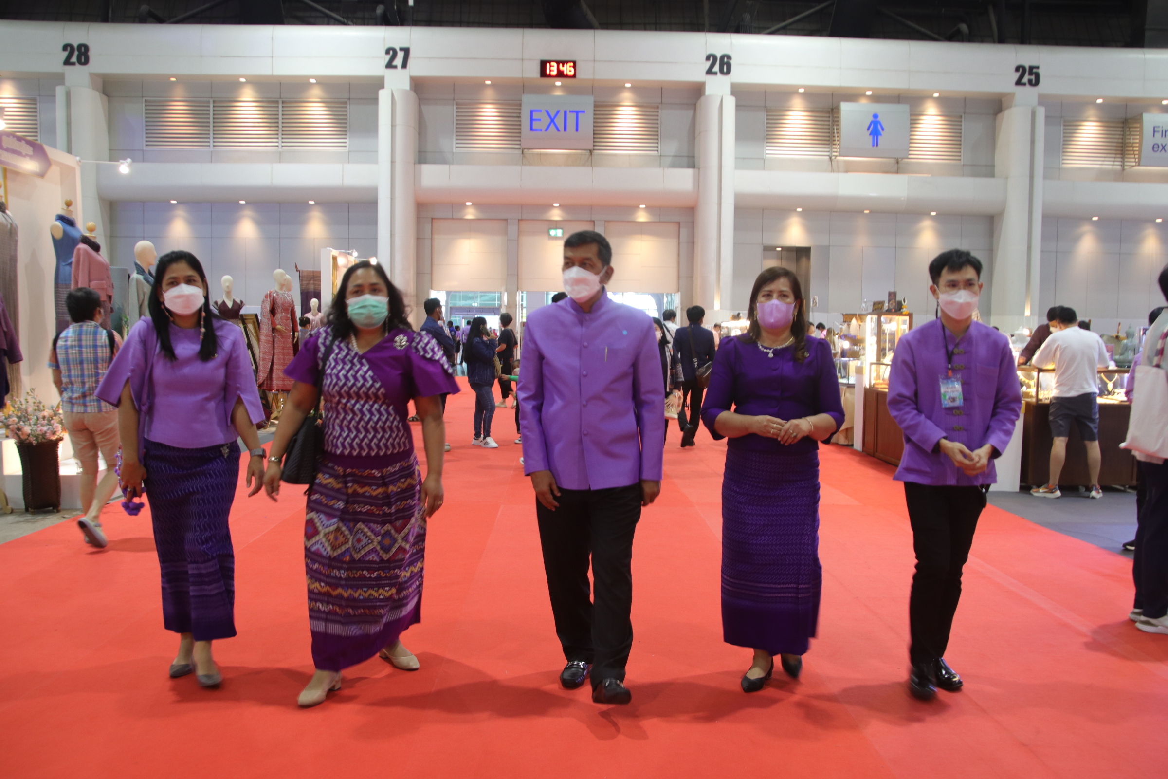 พ่อเมืองนครชากังราวร่วมพิธีเปิดงาน OTOP Midyear 2022 “สุขช้อป สุขใจ สุขทั่วไทยรวมไว้ในที่เดียว” นำทีมเยี่ยมให้กำลังใจและอุดหนุนผู้ประกอบการจังหวัดกำแพงเพชร