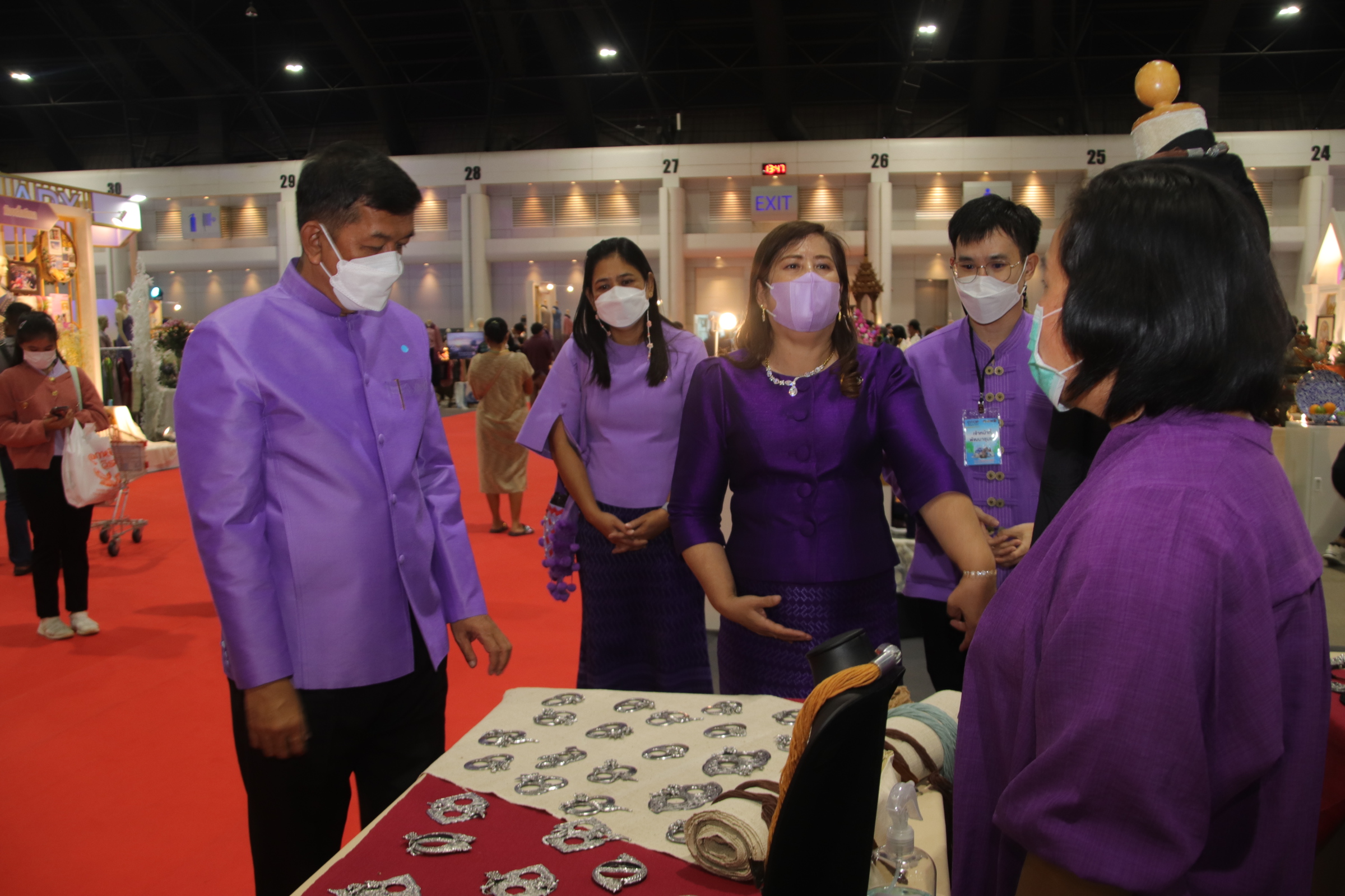 พ่อเมืองนครชากังราวร่วมพิธีเปิดงาน OTOP Midyear 2022 “สุขช้อป สุขใจ สุขทั่วไทยรวมไว้ในที่เดียว” นำทีมเยี่ยมให้กำลังใจและอุดหนุนผู้ประกอบการจังหวัดกำแพงเพชร