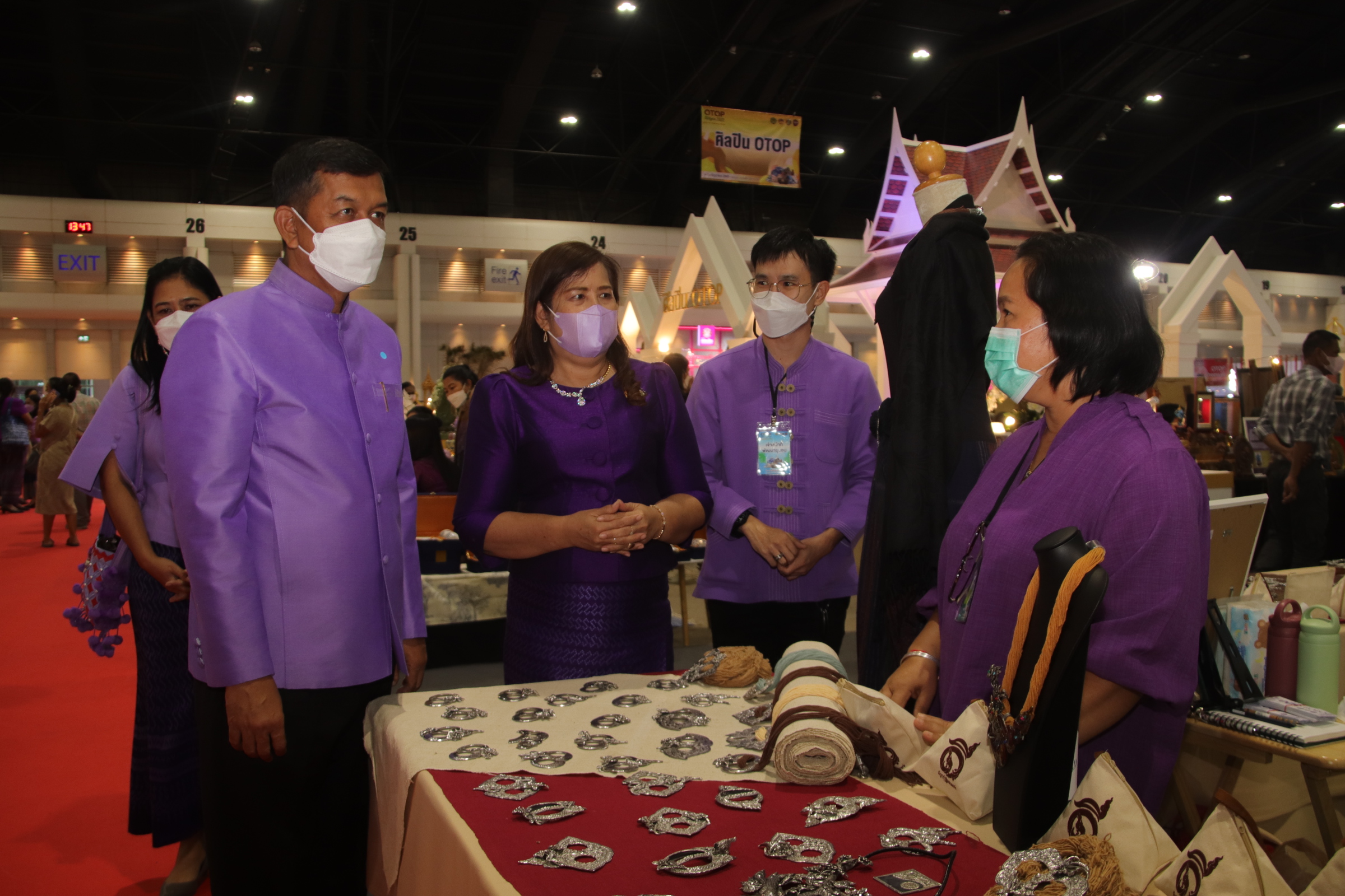 พ่อเมืองนครชากังราวร่วมพิธีเปิดงาน OTOP Midyear 2022 “สุขช้อป สุขใจ สุขทั่วไทยรวมไว้ในที่เดียว” นำทีมเยี่ยมให้กำลังใจและอุดหนุนผู้ประกอบการจังหวัดกำแพงเพชร