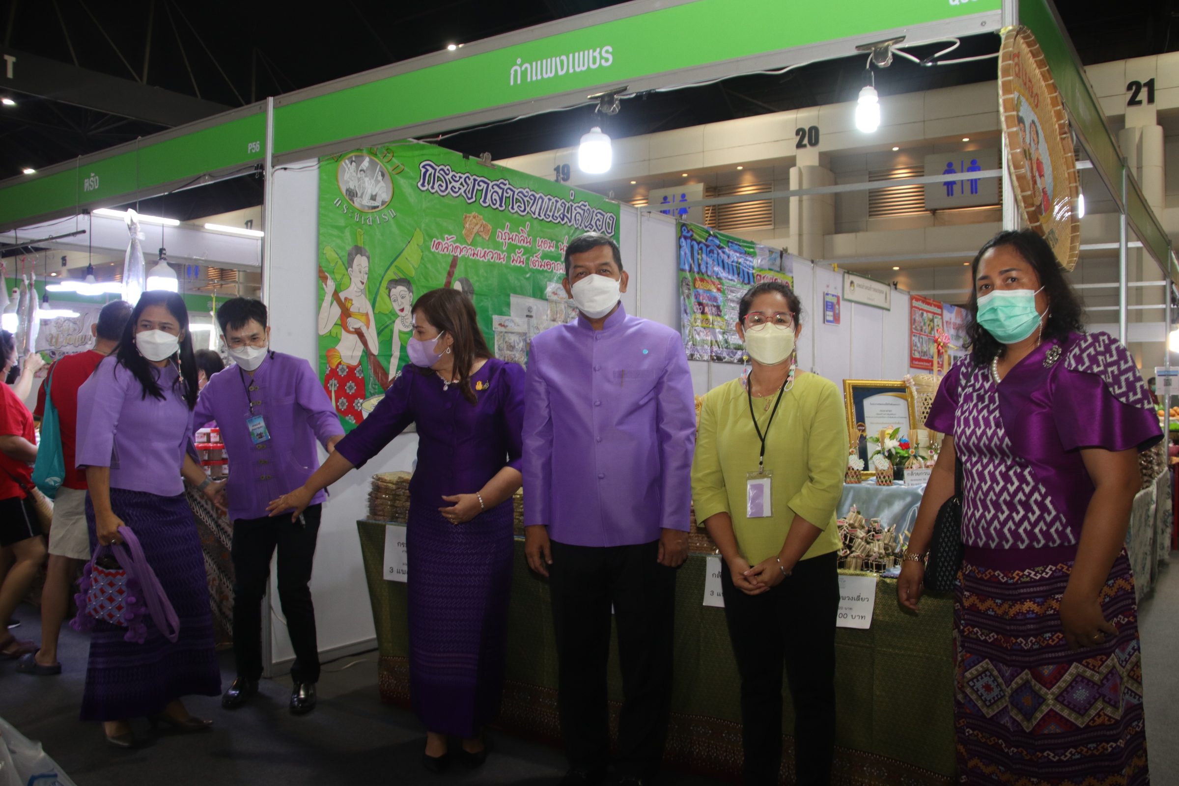 พ่อเมืองนครชากังราวร่วมพิธีเปิดงาน OTOP Midyear 2022 “สุขช้อป สุขใจ สุขทั่วไทยรวมไว้ในที่เดียว” นำทีมเยี่ยมให้กำลังใจและอุดหนุนผู้ประกอบการจังหวัดกำแพงเพชร