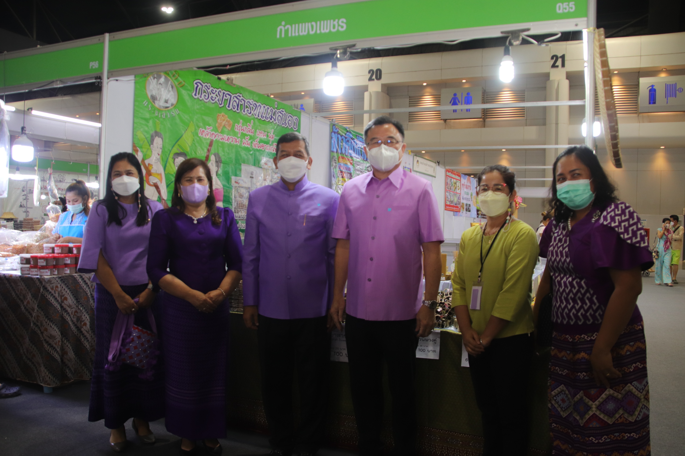 พ่อเมืองนครชากังราวร่วมพิธีเปิดงาน OTOP Midyear 2022 “สุขช้อป สุขใจ สุขทั่วไทยรวมไว้ในที่เดียว” นำทีมเยี่ยมให้กำลังใจและอุดหนุนผู้ประกอบการจังหวัดกำแพงเพชร