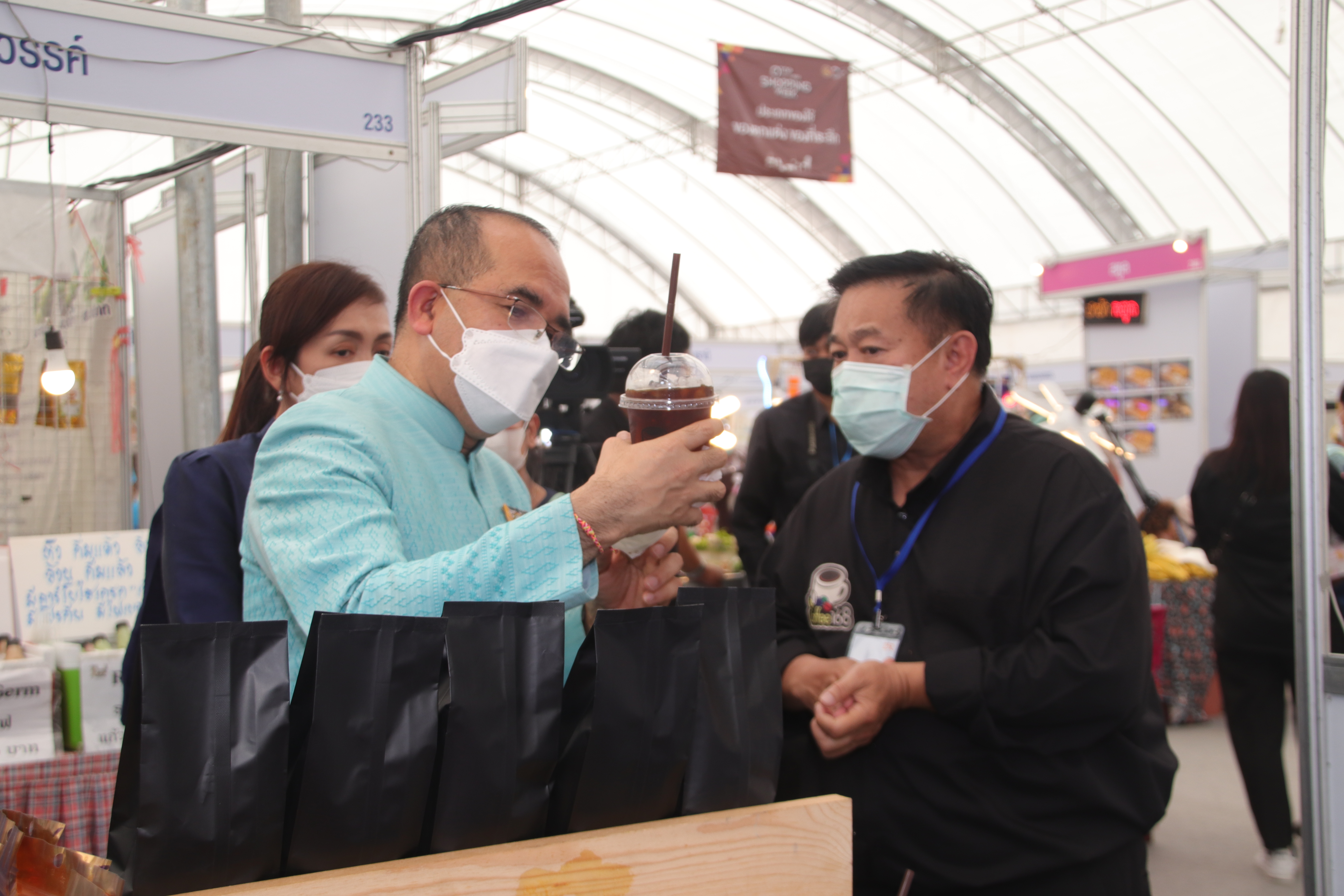 เปิดแล้ว !! OTOP Shopping กำแพงเพชร “สุขทวีคูณ เพิ่มพูนเศรษฐกิจ ชีวิตดี Happy ทั่วภูมิภาค” ขนทัพสินค้าโอทอปให้ ช้อป ชิม ชม กว่า 300 ร้านค้า กระตุ้นเศรษฐกิจฐานราก