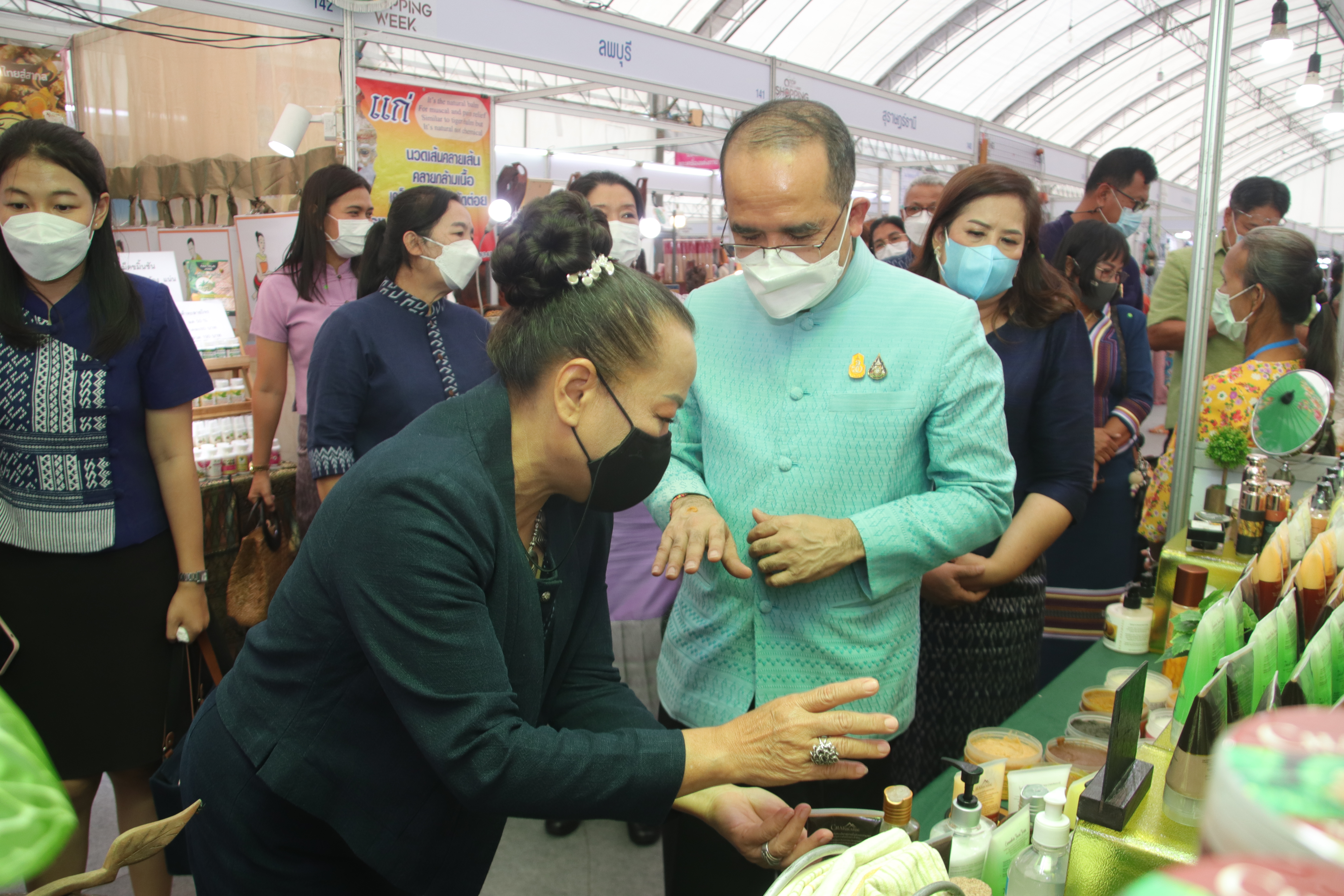 เปิดแล้ว !! OTOP Shopping กำแพงเพชร “สุขทวีคูณ เพิ่มพูนเศรษฐกิจ ชีวิตดี Happy ทั่วภูมิภาค” ขนทัพสินค้าโอทอปให้ ช้อป ชิม ชม กว่า 300 ร้านค้า กระตุ้นเศรษฐกิจฐานราก