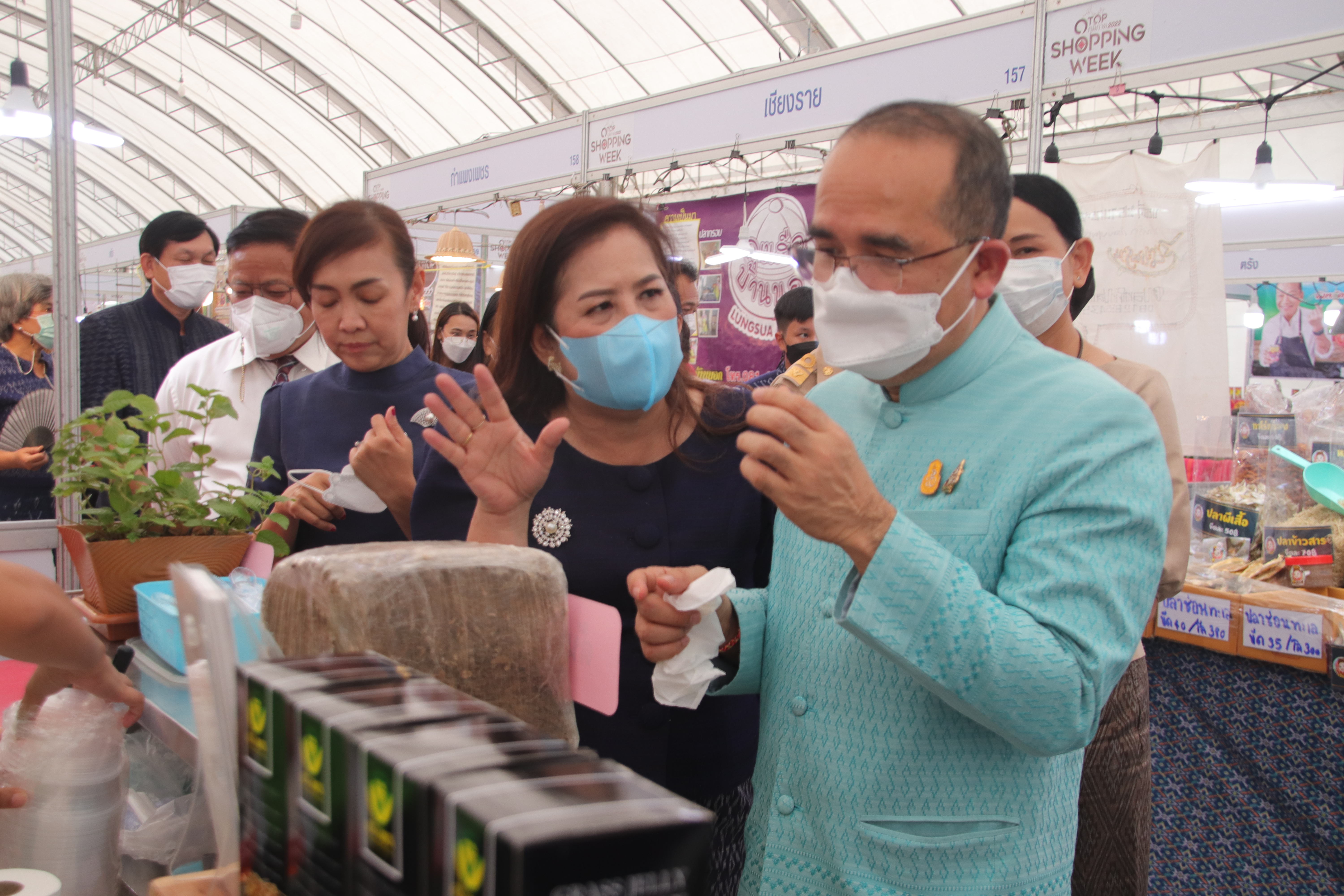 เปิดแล้ว !! OTOP Shopping กำแพงเพชร “สุขทวีคูณ เพิ่มพูนเศรษฐกิจ ชีวิตดี Happy ทั่วภูมิภาค” ขนทัพสินค้าโอทอปให้ ช้อป ชิม ชม กว่า 300 ร้านค้า กระตุ้นเศรษฐกิจฐานราก