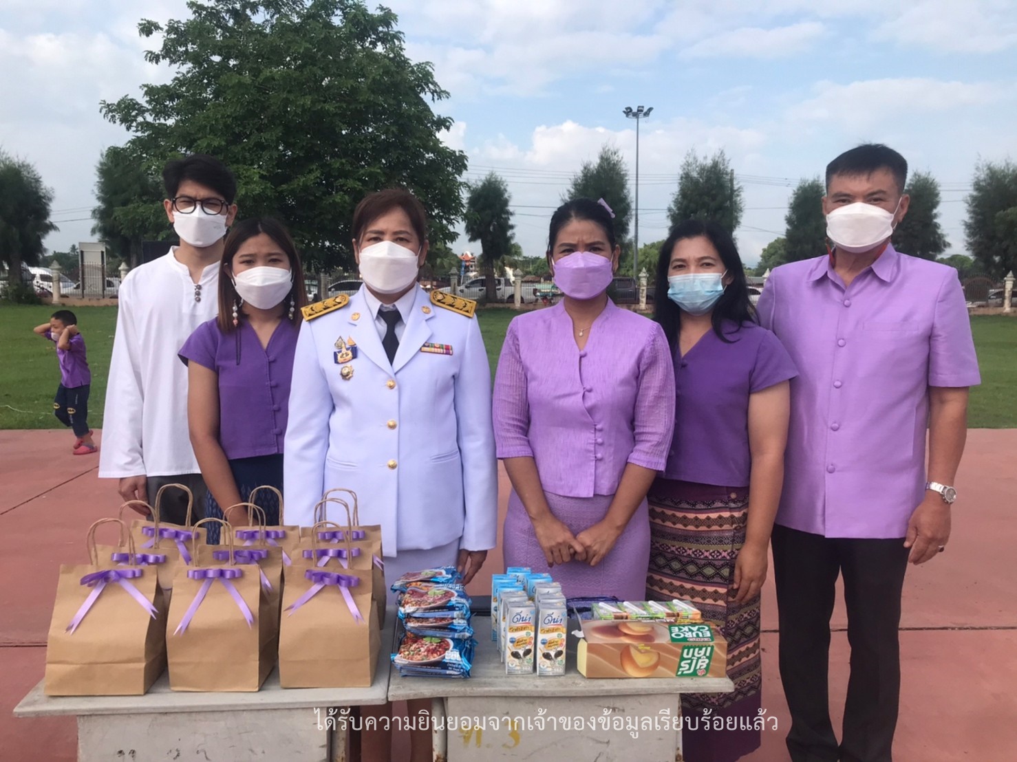 พช.กำแพงเพชร ร่วมพิธีทำบุญตักบาตรถวายพระราชกุศล เนื่องในโอกาสวันเฉลิมพระชนมพรรษา 3 มิถุนายน 2565