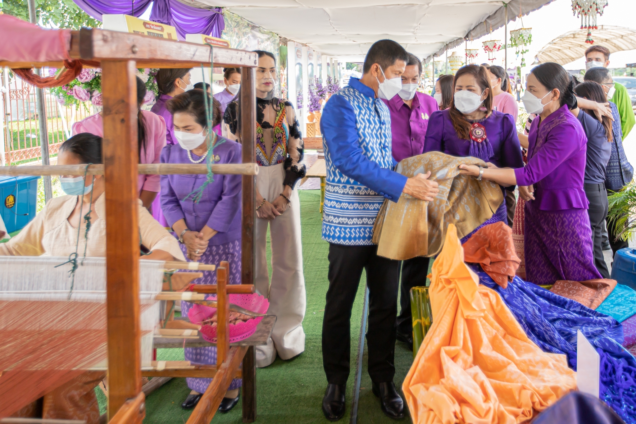 พช.กำแพงเพชร ร่วมพิธีเปิดงานแข่งขันเรือยาวประเพณีจังหวัดกำแพงเพชร ครั้งที่ 2