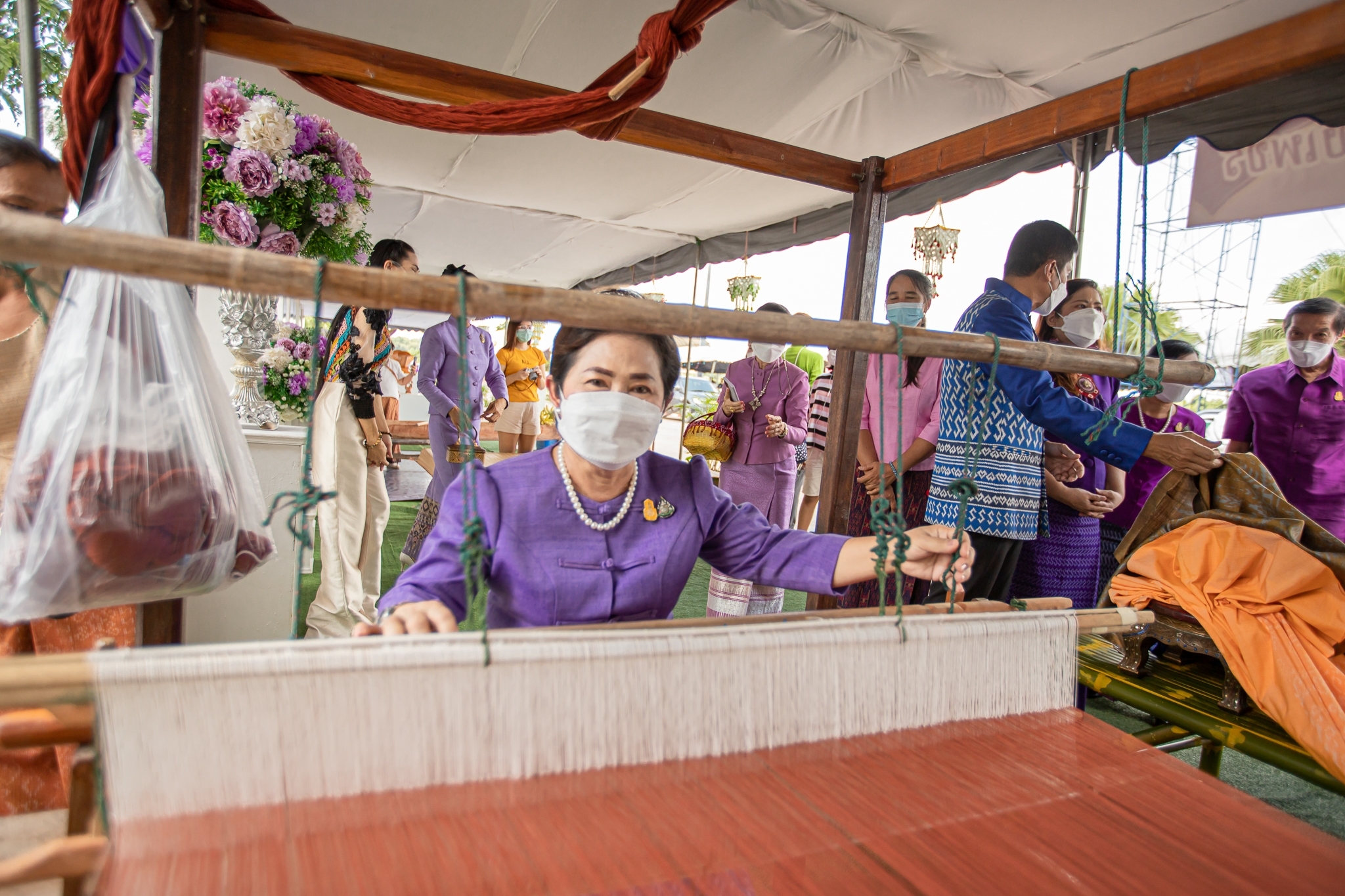 พช.กำแพงเพชร ร่วมพิธีเปิดงานแข่งขันเรือยาวประเพณีจังหวัดกำแพงเพชร ครั้งที่ 2