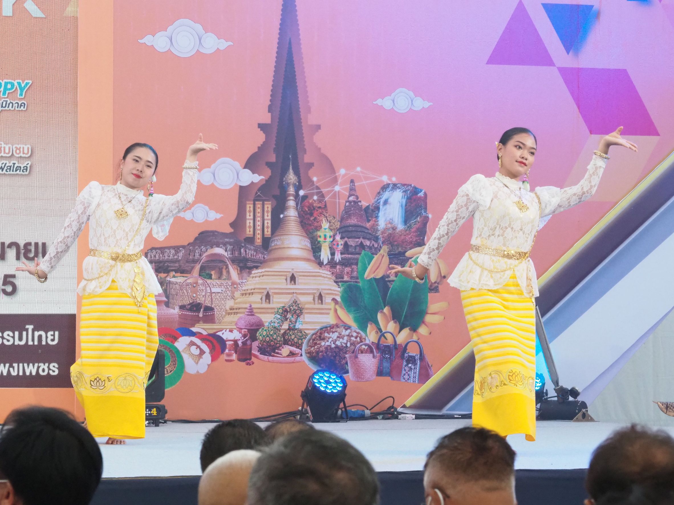 เปิดแล้ว !! OTOP Shopping กำแพงเพชร “สุขทวีคูณ เพิ่มพูนเศรษฐกิจ ชีวิตดี Happy ทั่วภูมิภาค” ขนทัพสินค้าโอทอปให้ ช้อป ชิม ชม กว่า 300 ร้านค้า กระตุ้นเศรษฐกิจฐานราก