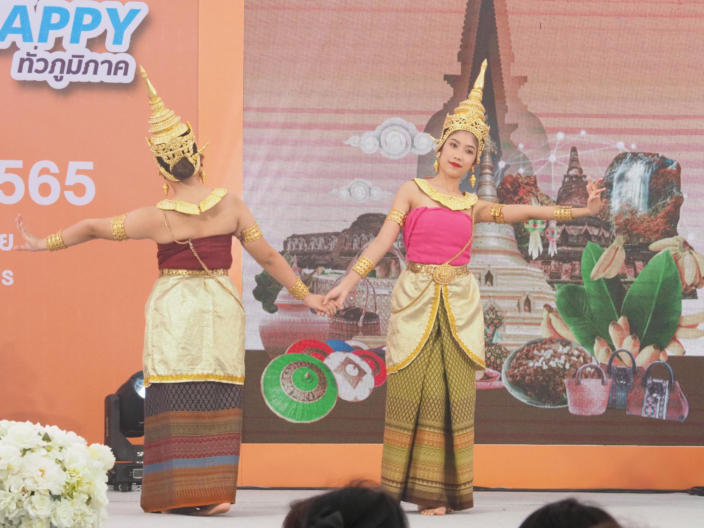 เปิดแล้ว !! OTOP Shopping กำแพงเพชร “สุขทวีคูณ เพิ่มพูนเศรษฐกิจ ชีวิตดี Happy ทั่วภูมิภาค” ขนทัพสินค้าโอทอปให้ ช้อป ชิม ชม กว่า 300 ร้านค้า กระตุ้นเศรษฐกิจฐานราก