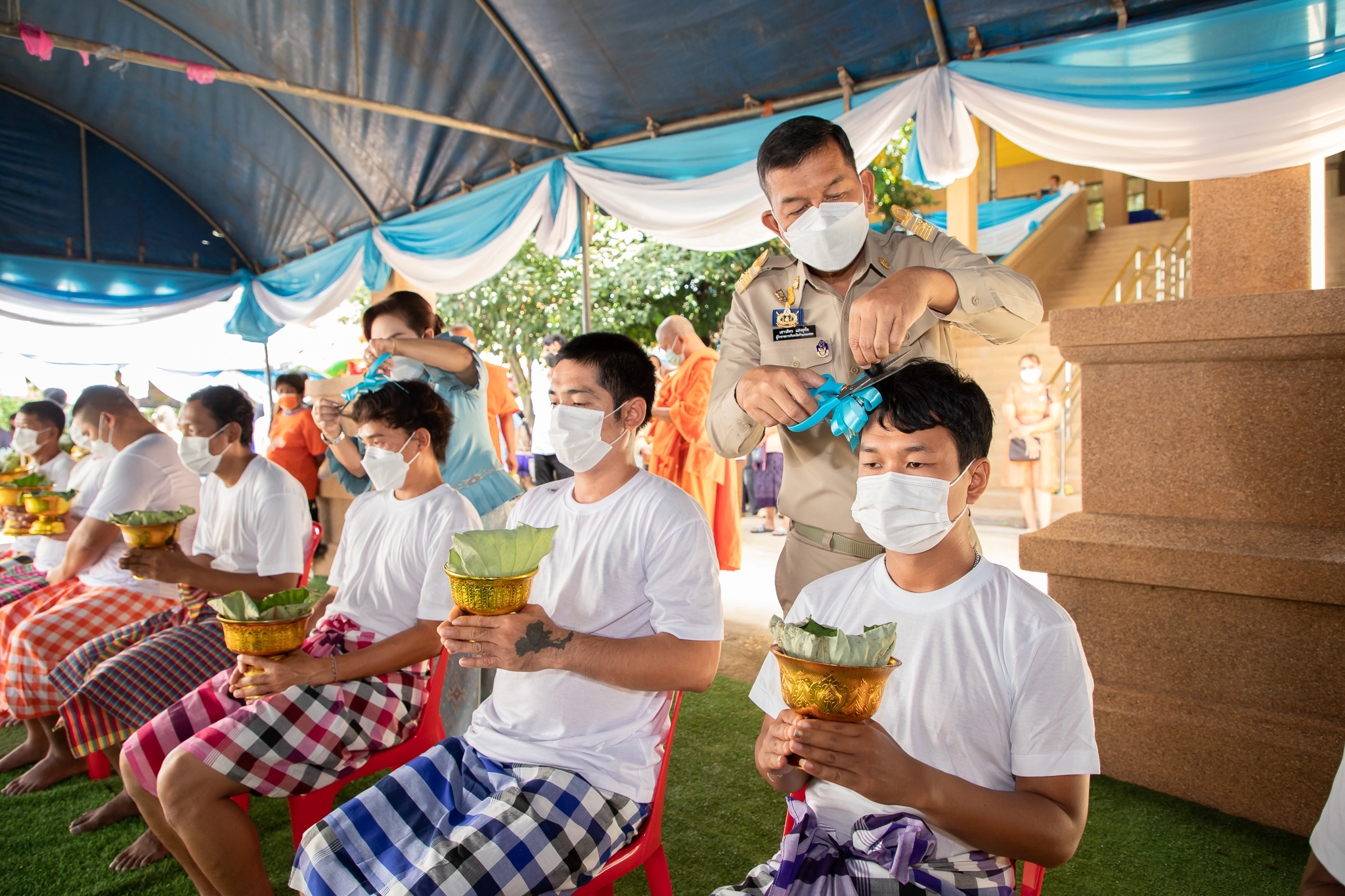 พช.กำแพงเพชร ร่วมพิธีปลงผมนาค ตามโครงการบรรพชาอุปสมบท 910 รูป เฉลิมพระเกียรติ สมเด็จพระนางเจ้าสิริกิติ์ พระบรมราชินีนาถ พระบรมราชชนนีพันปีหลวง เนื่องในโอกาสมหามงคลเฉลิมพระชนมพรรษา 90 พรรษา 12 สิงหาคม 2565 ณ วัดบ่อสามแสน จังหวัดกำแพงเพชร