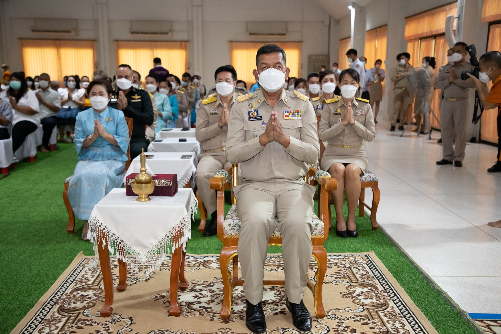 พช.กำแพงเพชร ร่วมพิธีมอบผ้าไตร โครงการบรรพชาอุปสมบท 910 รูป เฉลิมพระเกียรติสมเด็จพระนางเจ้าสิริกิติ์ พระบรมราชินีนาถ พระบรมราชชนนีพันปีหลวง เนื่องในโอกาสมหามงคลเฉลิมพระชนมพรรษา