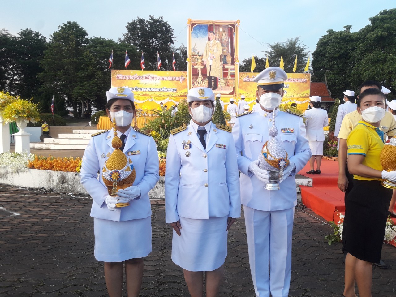 พช.กำแพงเพชร ร่วมพิธีถวายเครื่องราชสักการะ และวางพานพุ่ม และจุดเทียนถวายพระพรชัยมงคล เนื่องในโอกาสวันเฉลิมพระชนมพรรษาพระบาทสมเด็จพระวชิรเกล้าเจ้าอยู่หัว 28 กรกฎาคม 2565