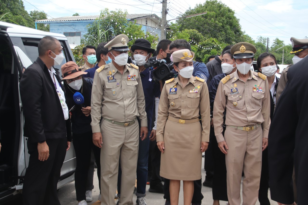 พช.กำแพงเพชร และภาคีเครือข่าย ร่วมต้อนรับนายกรัฐมนตรีและออกบูธนิทรรศการผลการดำเนินงานการขจัดความยากจนฯ จังหวัดกำแพงเพชร