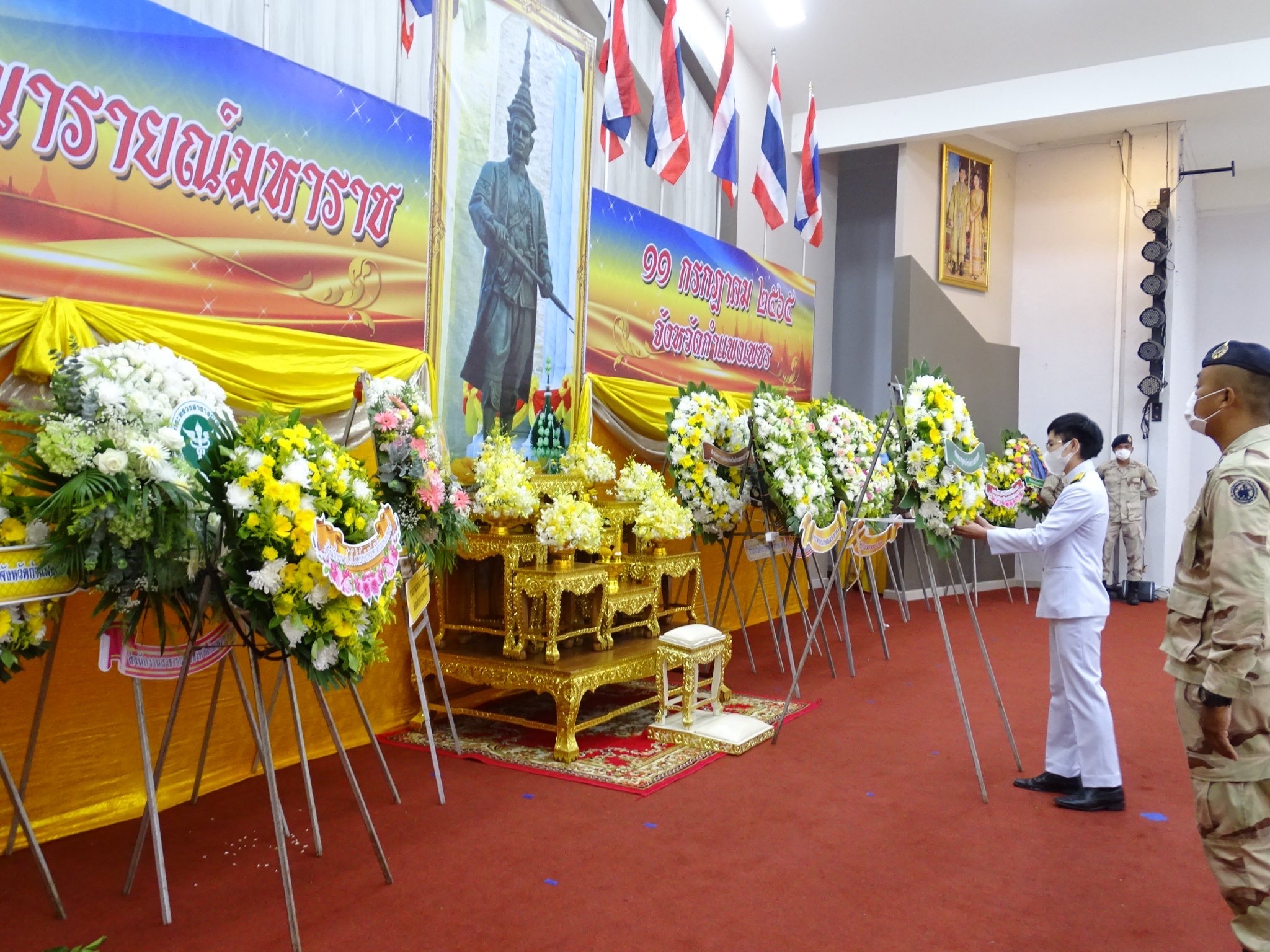 พช. กำแพงเพชร ร่วมพิธีวางพวงมาลาถวายราชสักการะ เนื่องในวันคล้ายวันสวรรคต สมเด็จพระนารายณ์มหาราช