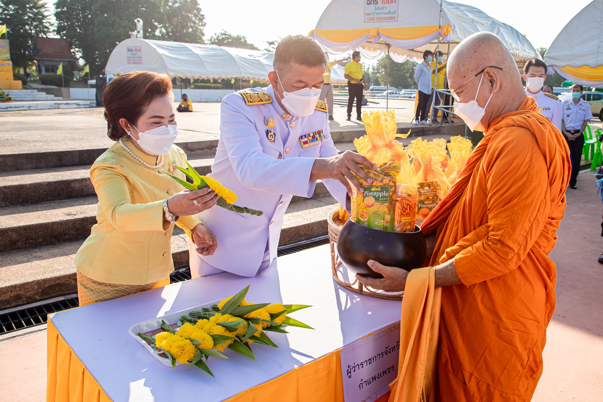 พช.กำแพงเพชร ร่วมพิธีทำบุญตักบาตรและปล่อยพันธุ์สัตว์น้ำเพื่อถวายเป็นพระราชกุศล เนื่องในโอกาสวันเฉลิมพระชนมพรรษาพระบาทสมเด็จพระวชิรเกล้าเจ้าอยู่หัว 28 กรกฎาคม 2565