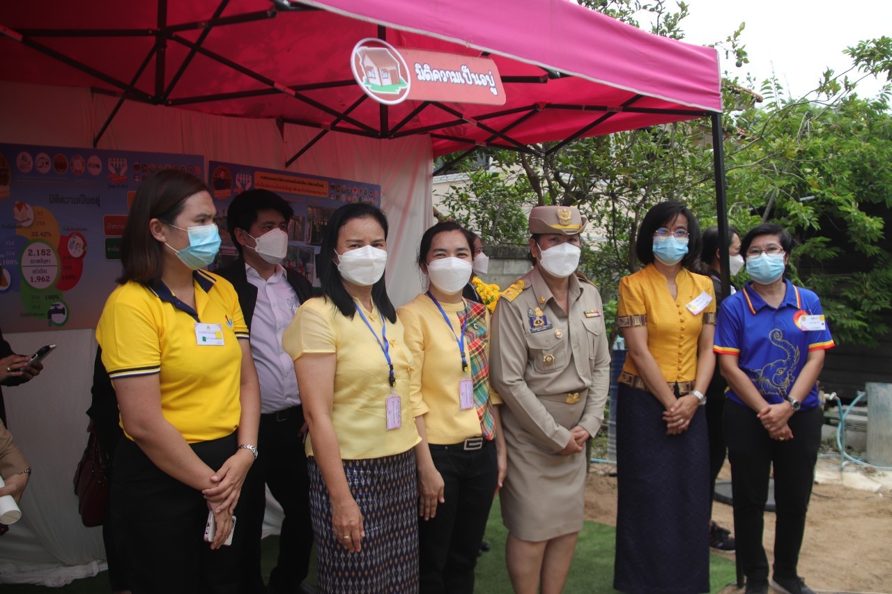 พช.กำแพงเพชร และภาคีเครือข่าย ร่วมต้อนรับนายกรัฐมนตรีและออกบูธนิทรรศการผลการดำเนินงานการขจัดความยากจนฯ จังหวัดกำแพงเพชร